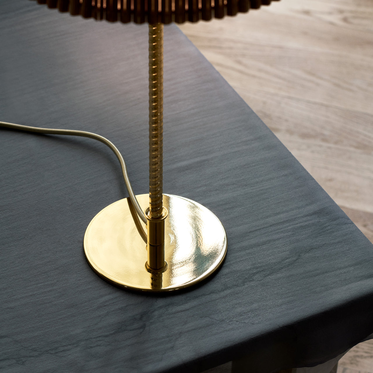 9205 Table Lamp: DI