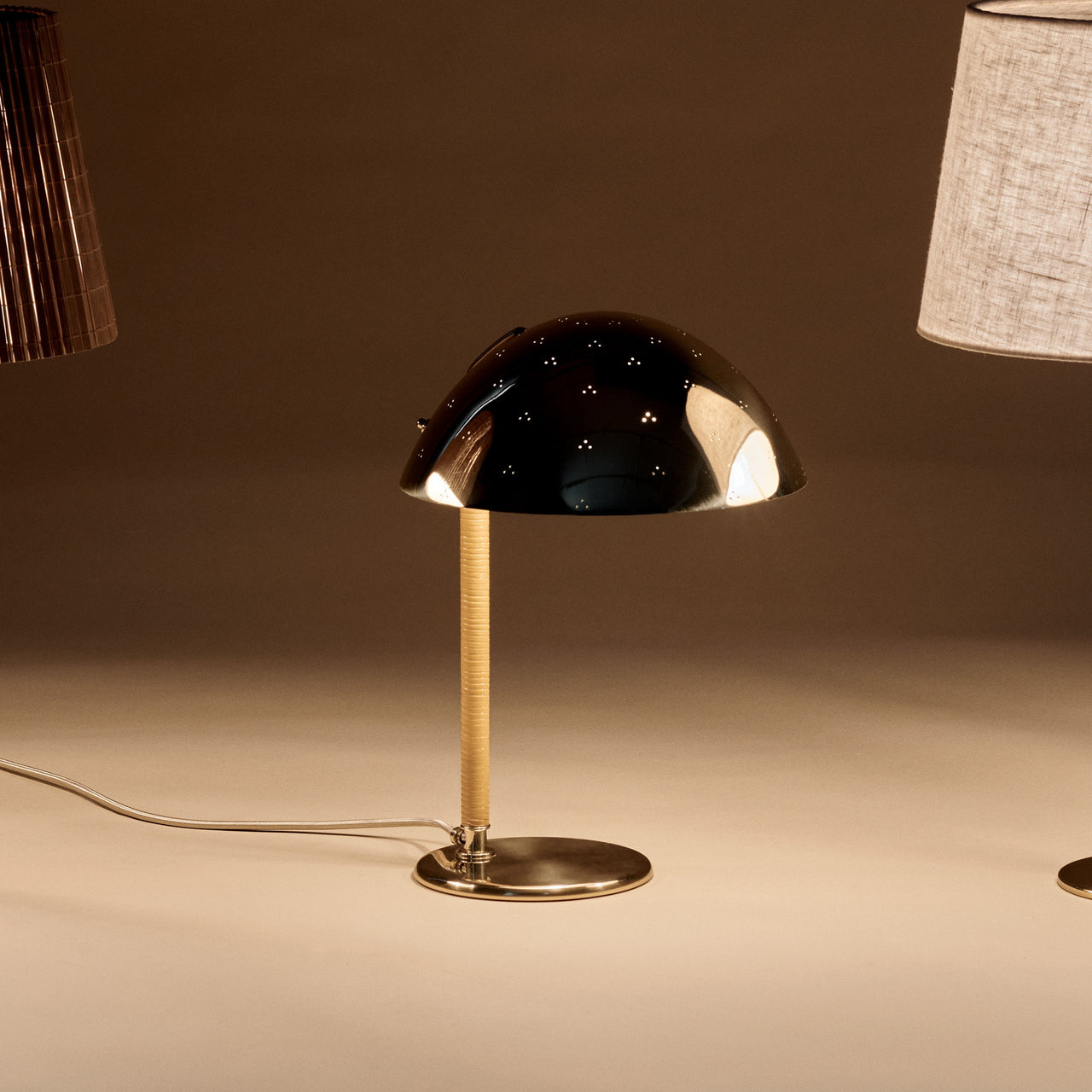 9209 Table Lamp: LS