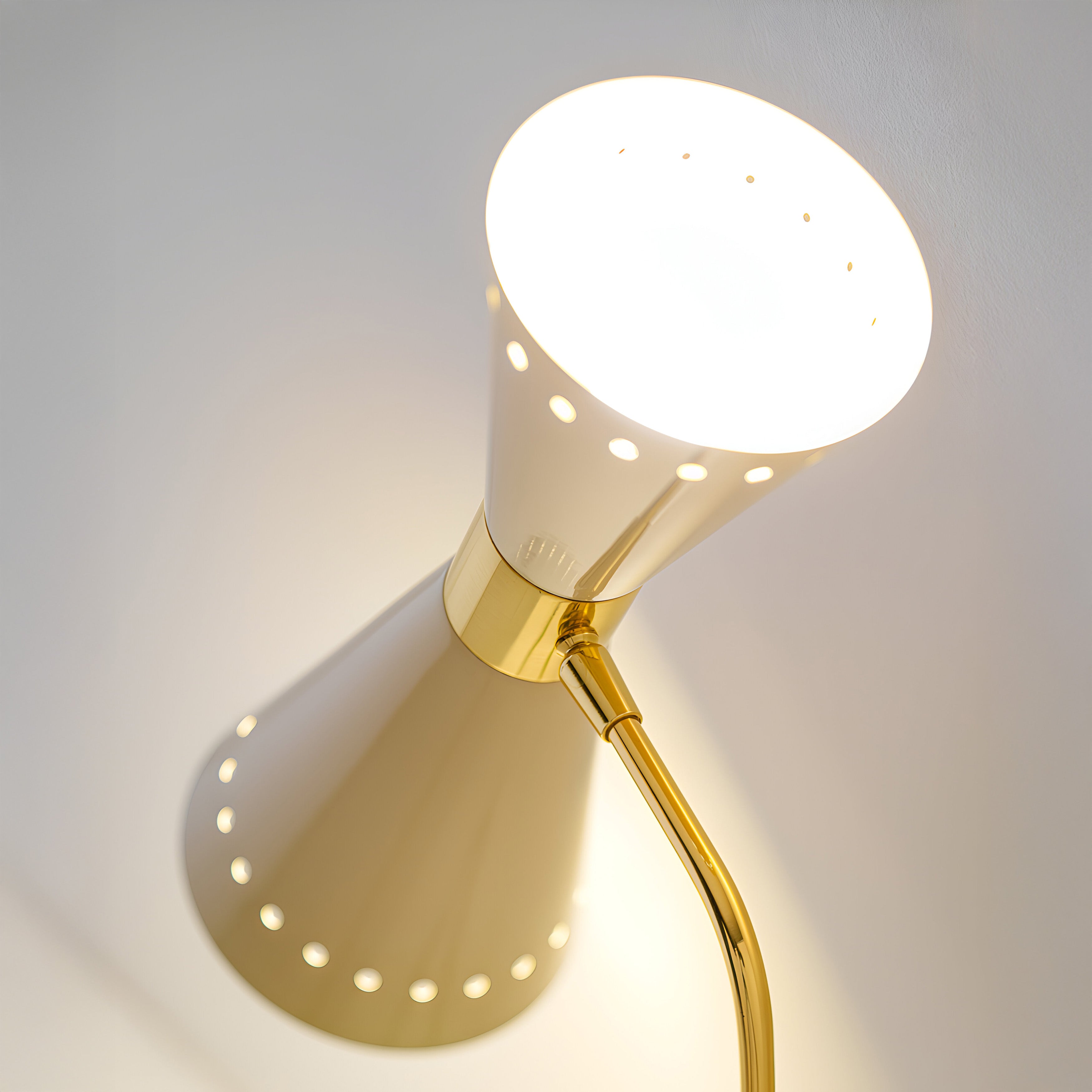 Megafono Table Lamp