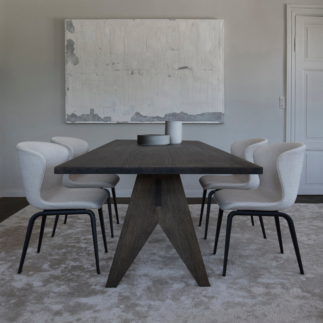 Pose Dining Table