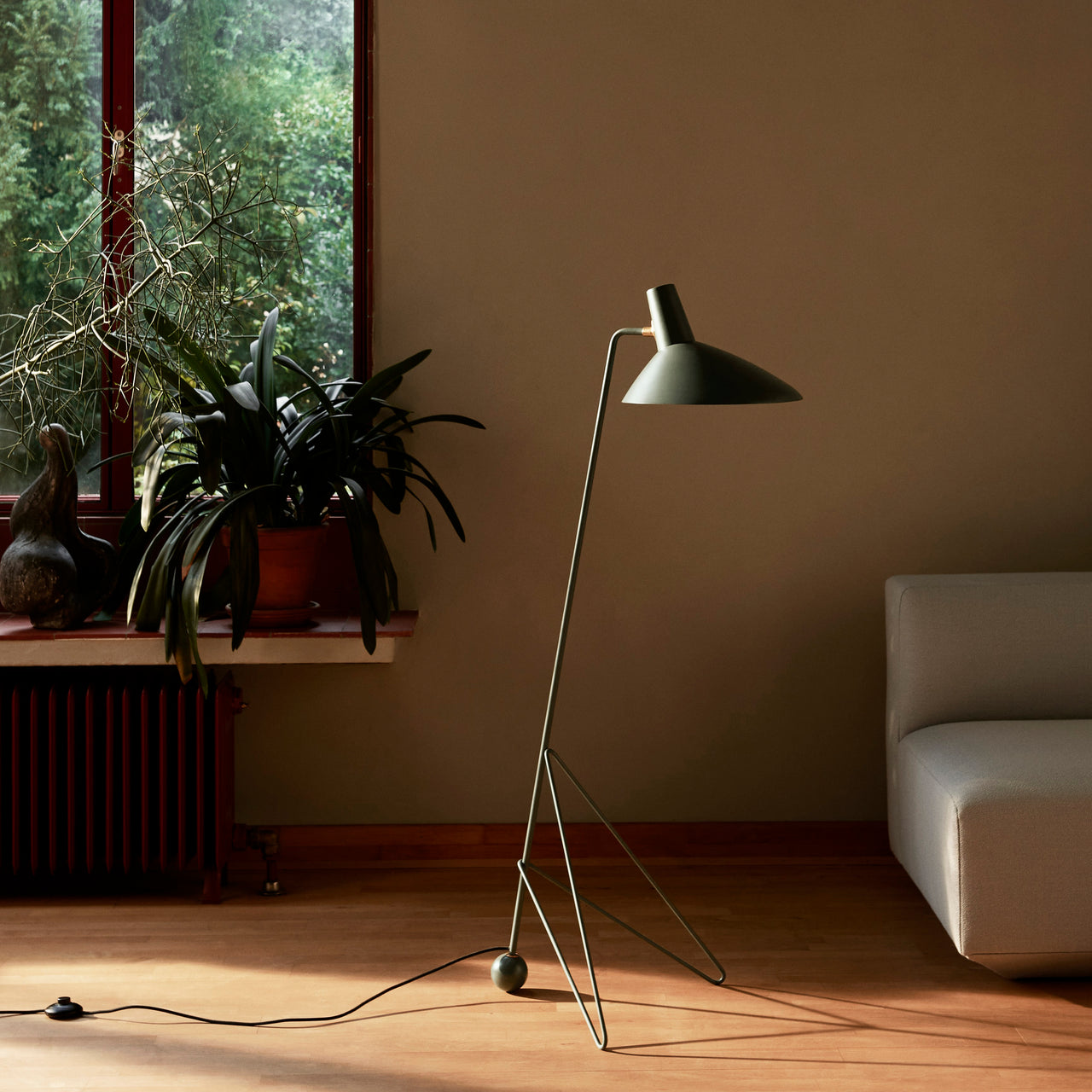 Tripod HM8 Floor Lamp