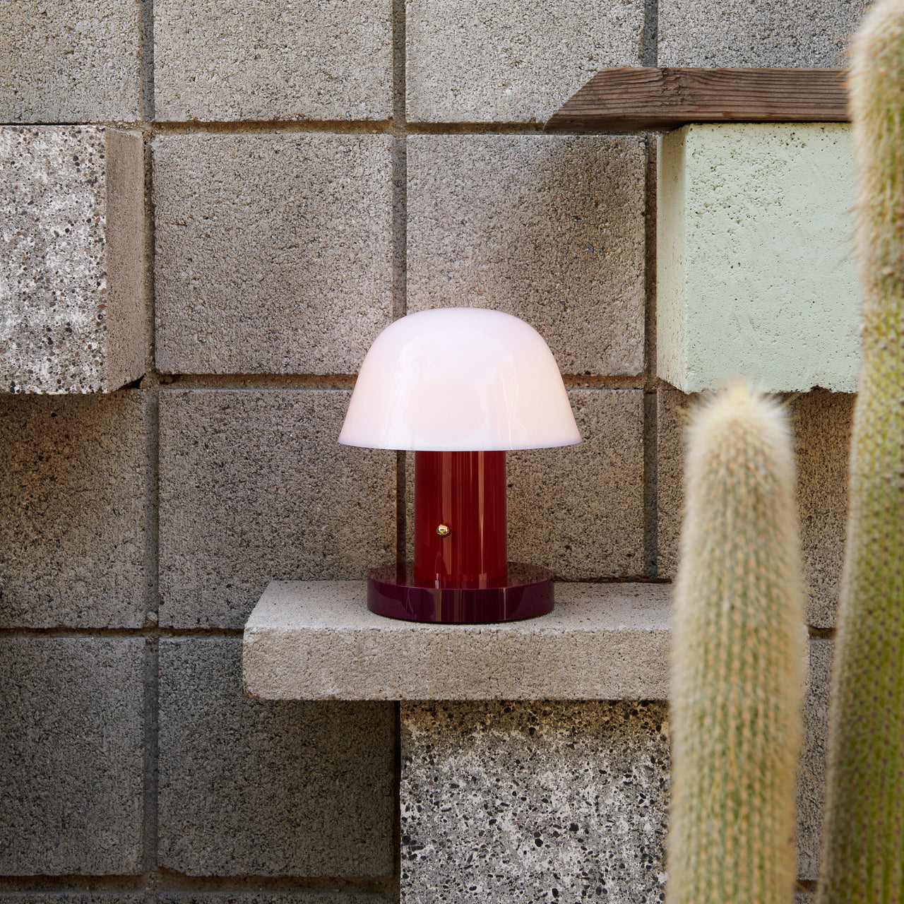 Setago Portable Table Lamp JH27 | Buy &Tradition online at A+R