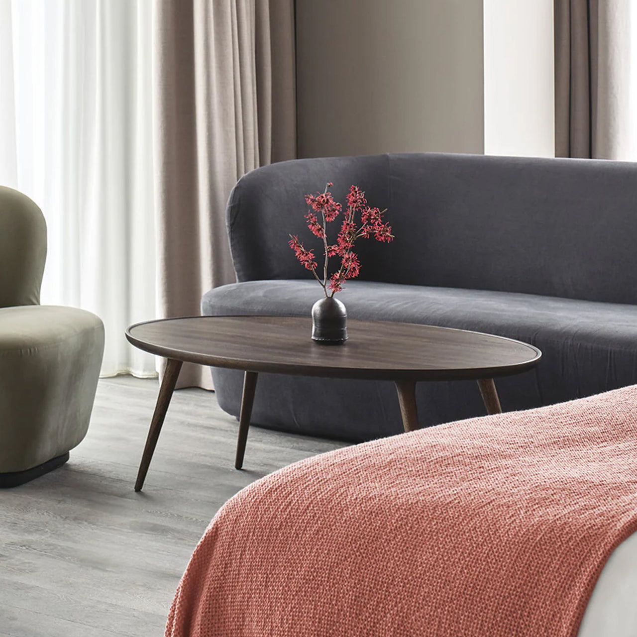 Accent Oval Lounge Table