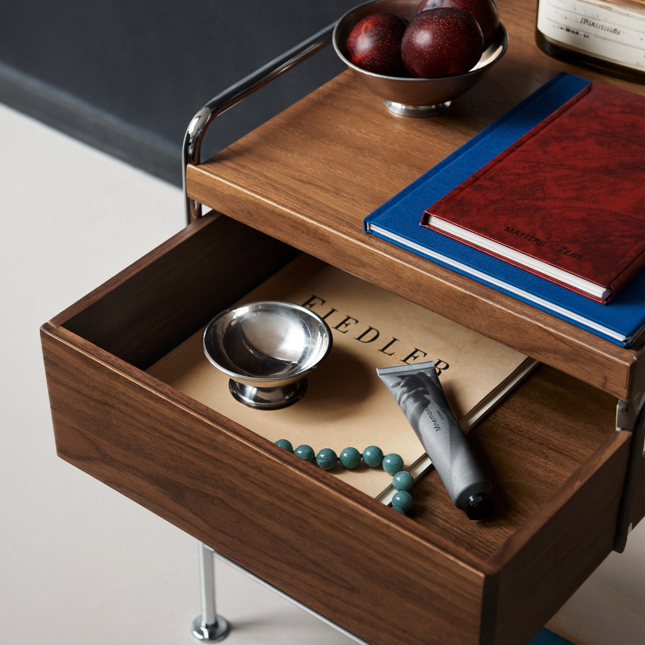 Alima Side Table: NDS3 + DI