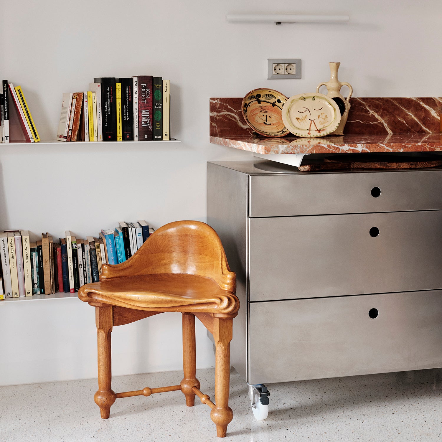 Calvet Stool