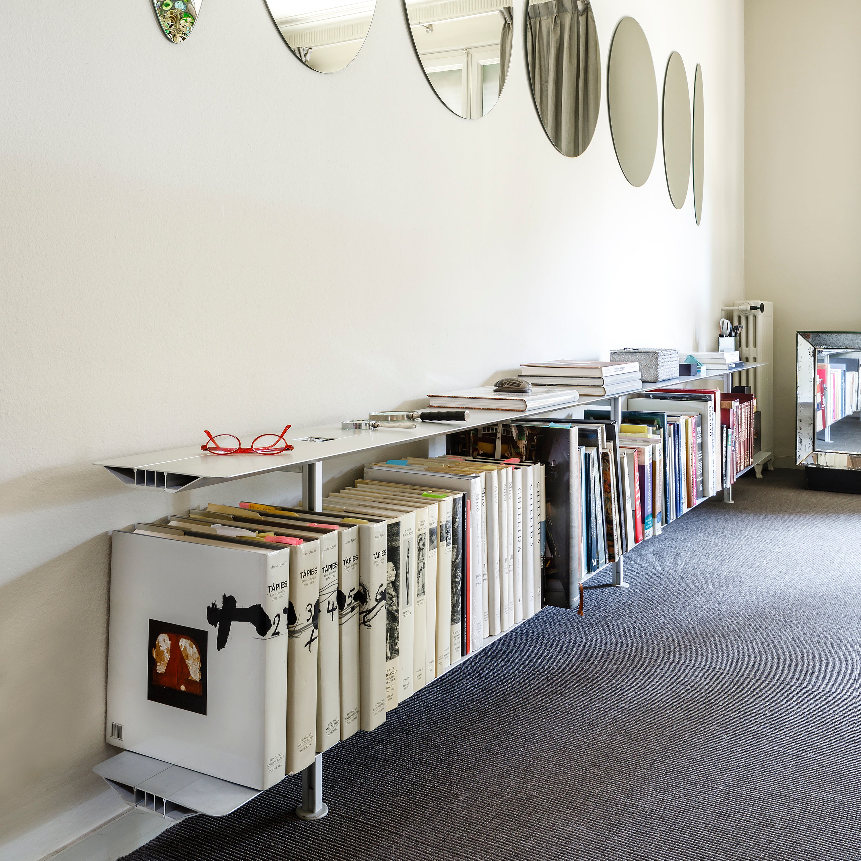 Hypostila Shelf System: Silver