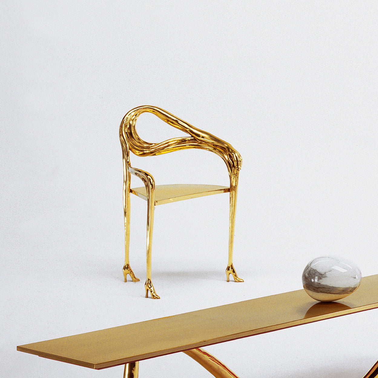 Leda Sculpture Armchair