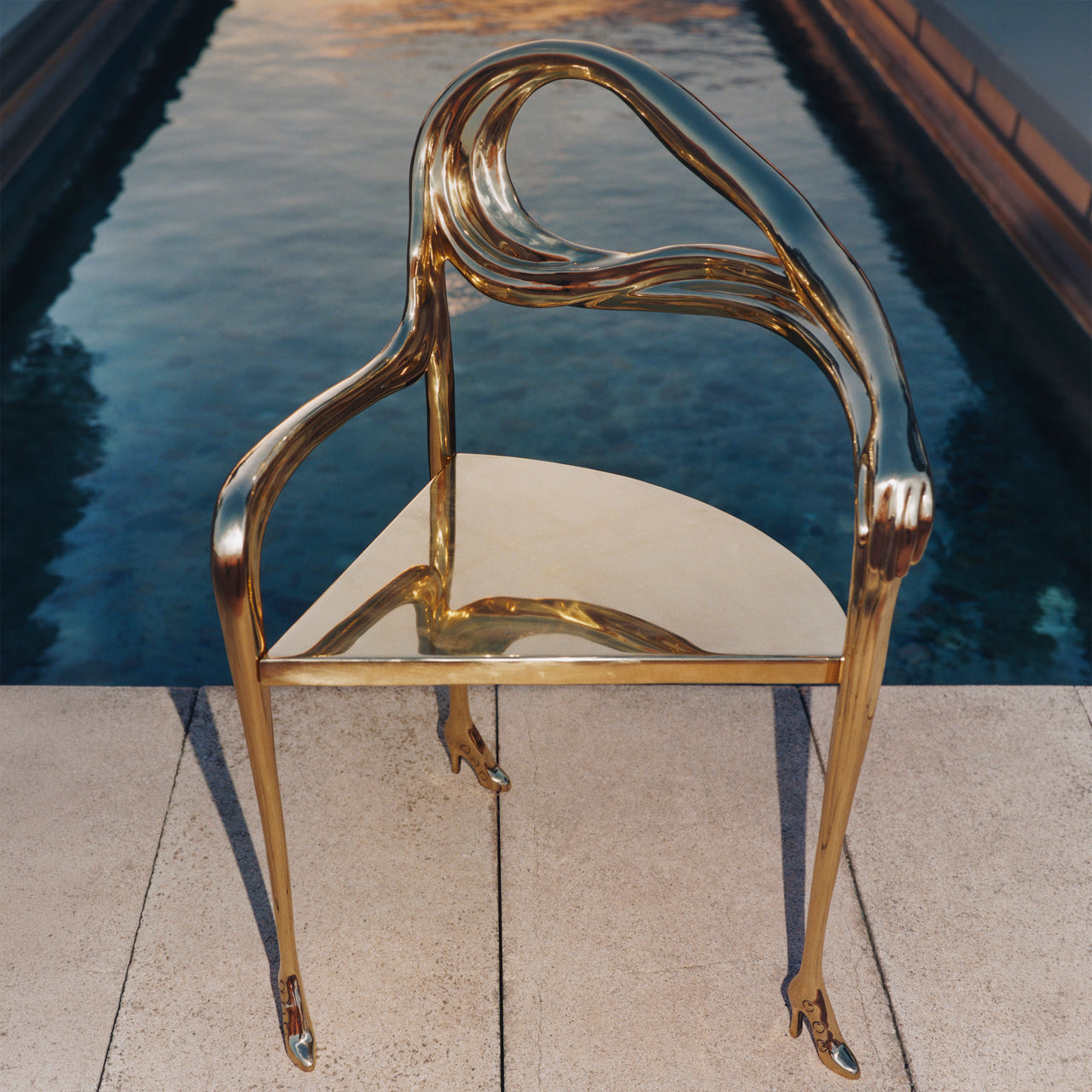Leda Sculpture Armchair