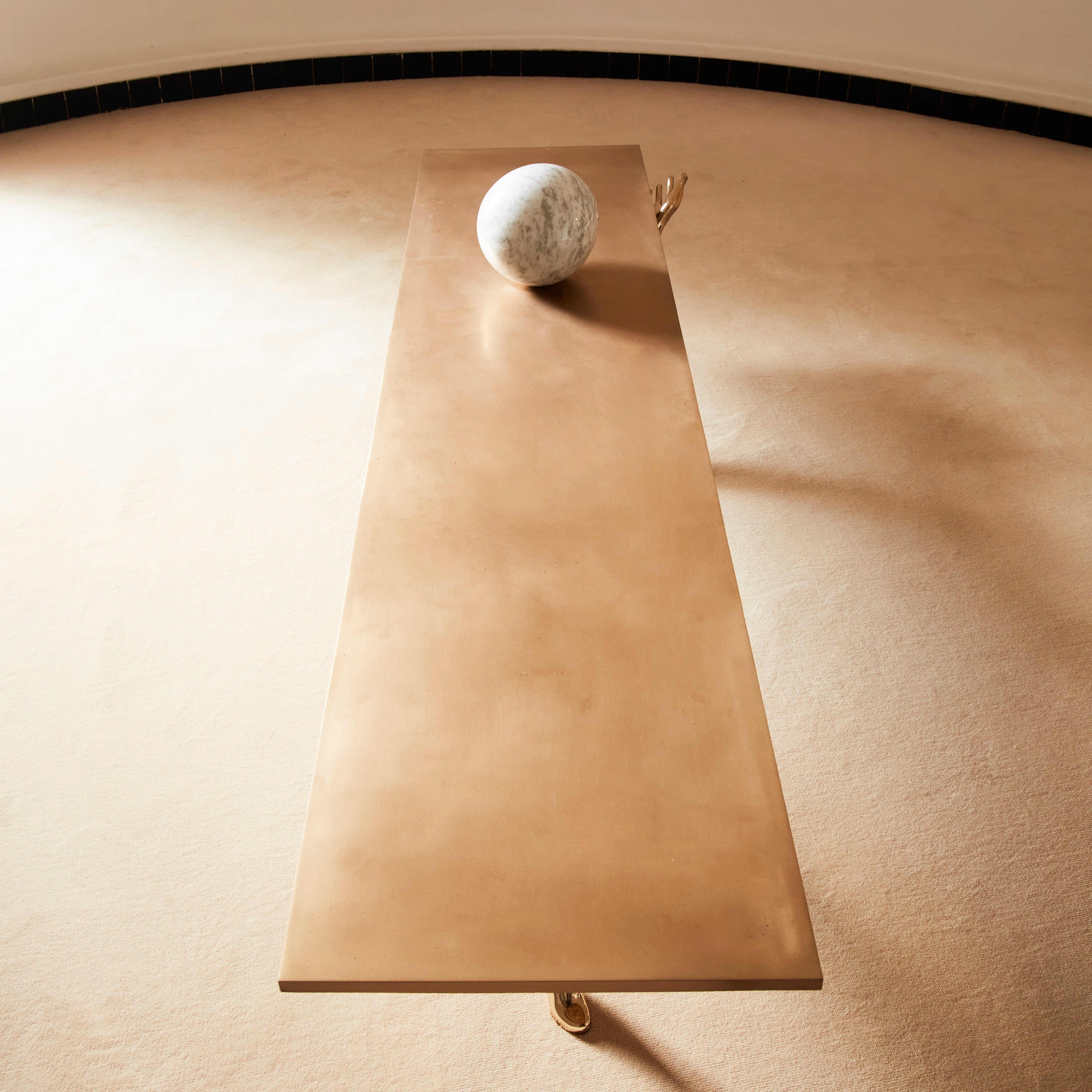 Leda Sculpture Table