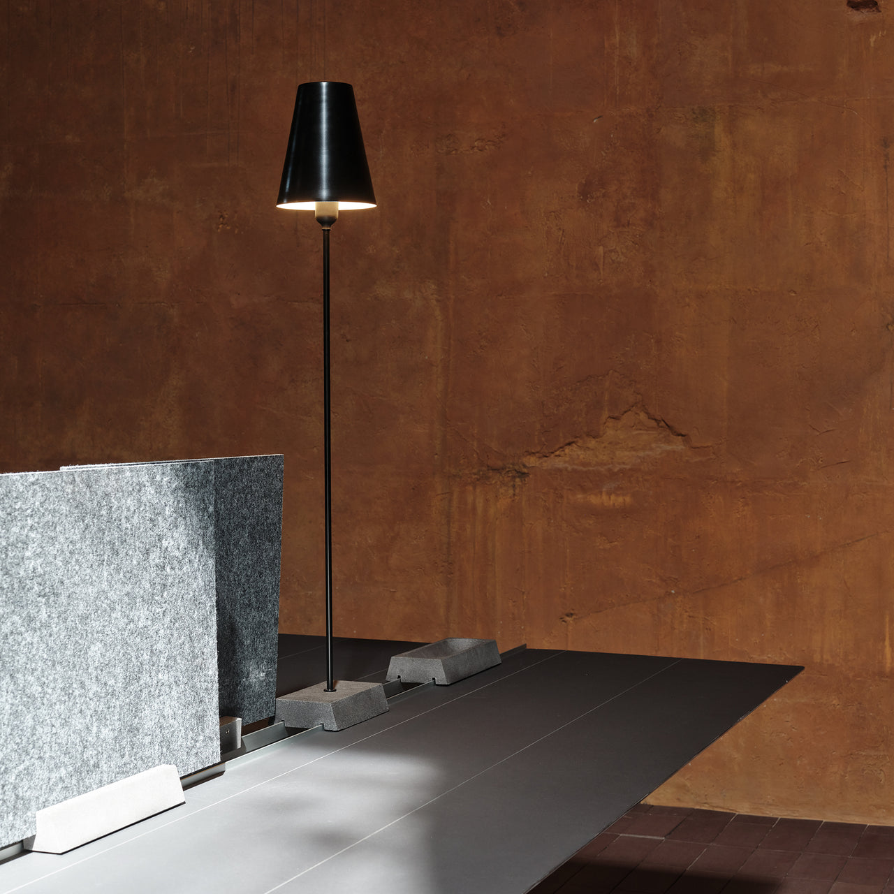 Workplace B Desk System