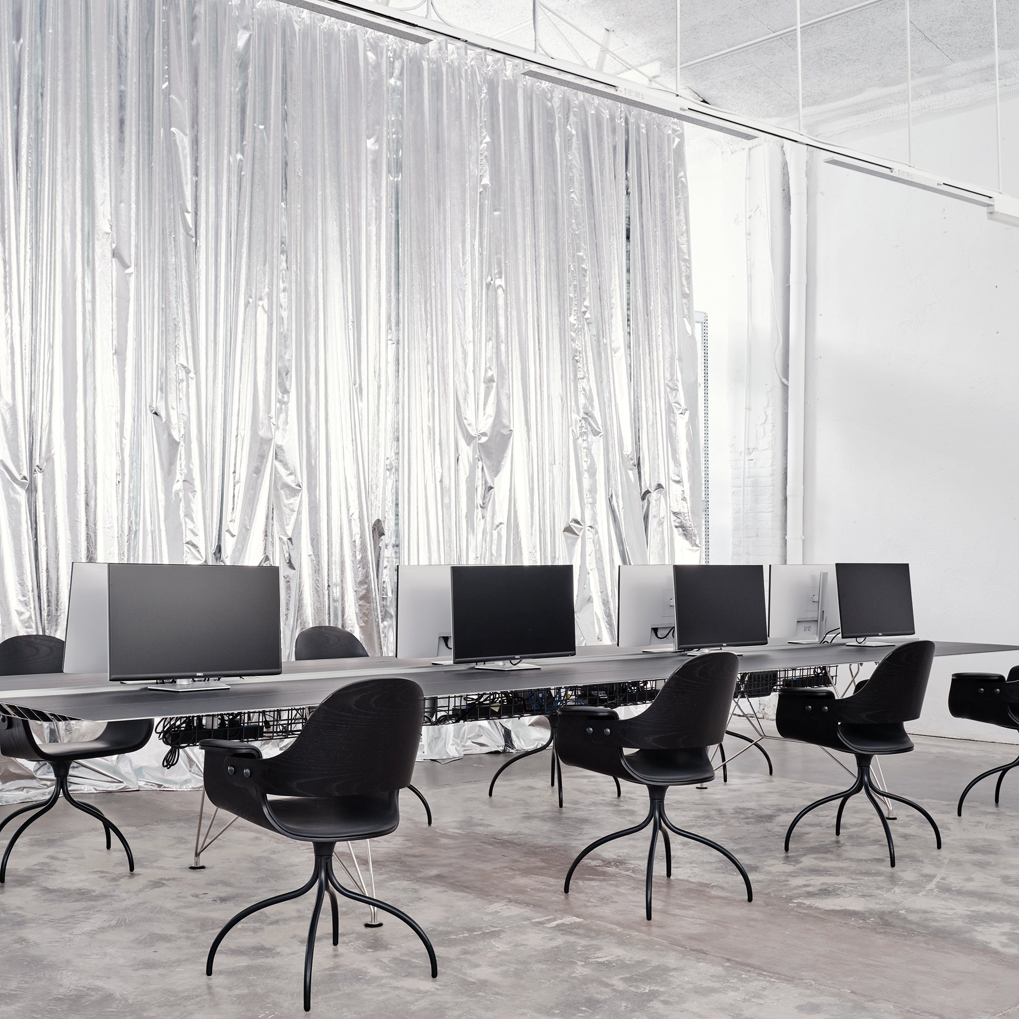 Workplace B Desk System