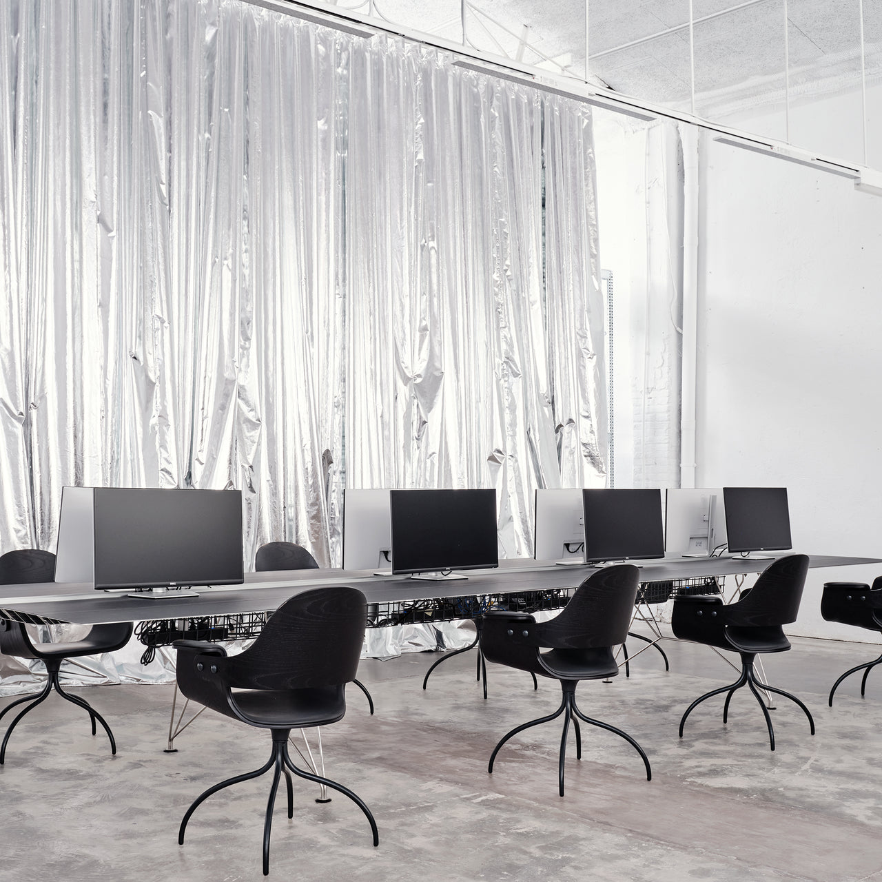 Workplace B Desk System