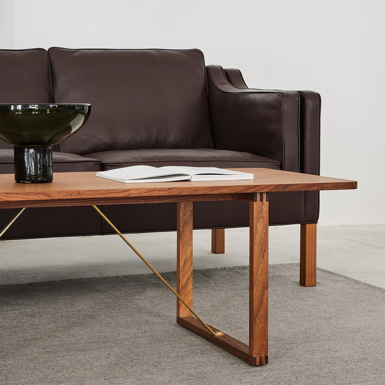 BM67 Coffee Table: LS