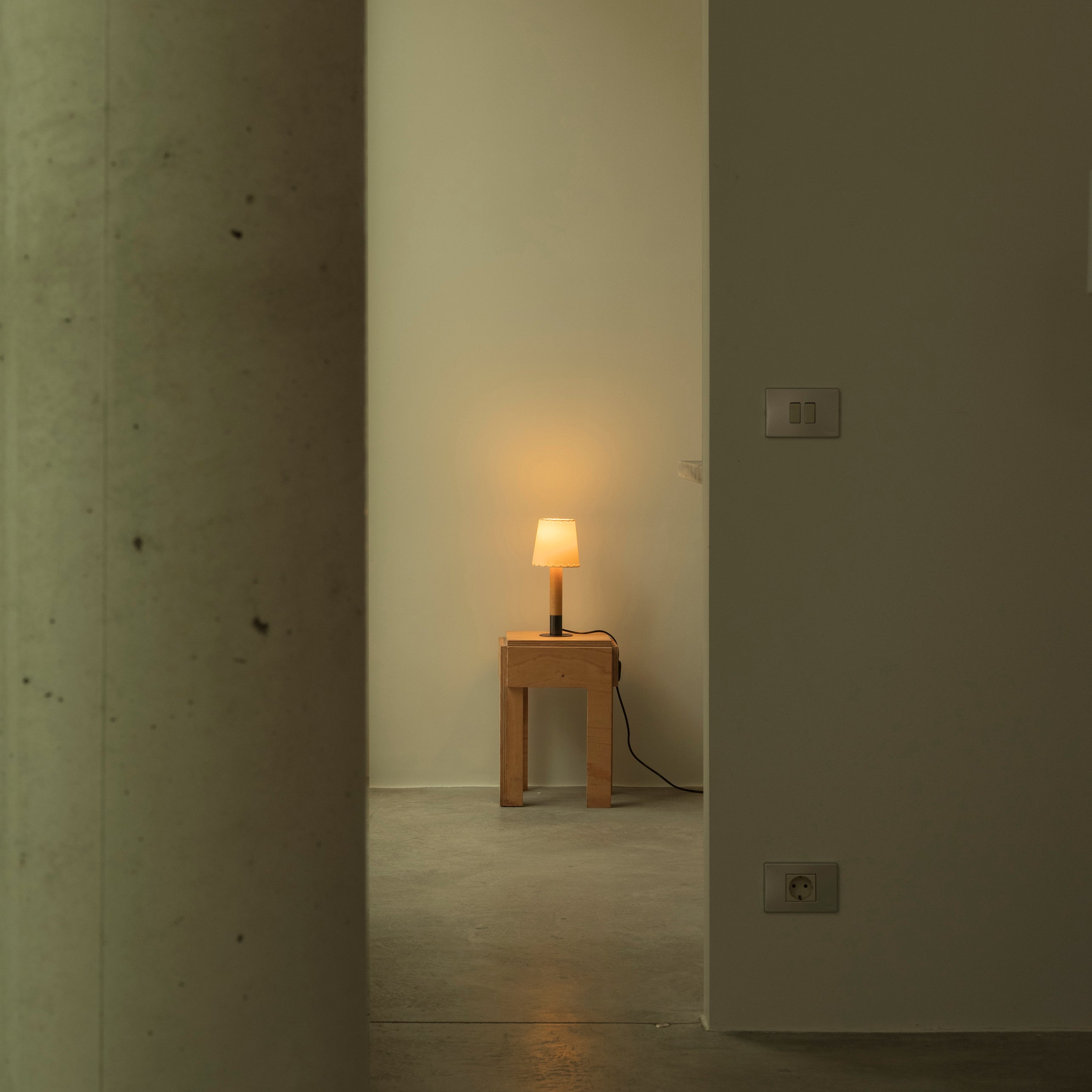 Básica Mínima Table Lamp - Quick ship