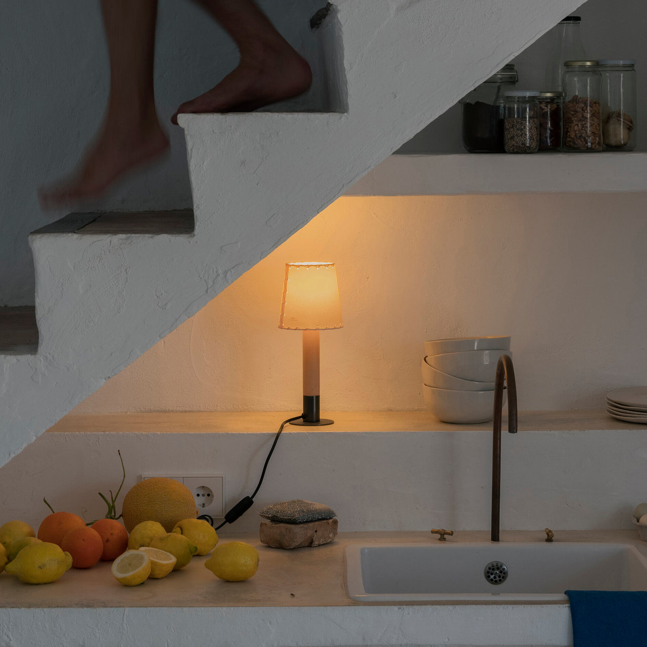 Básica Mínima Table Lamp - Quick ship