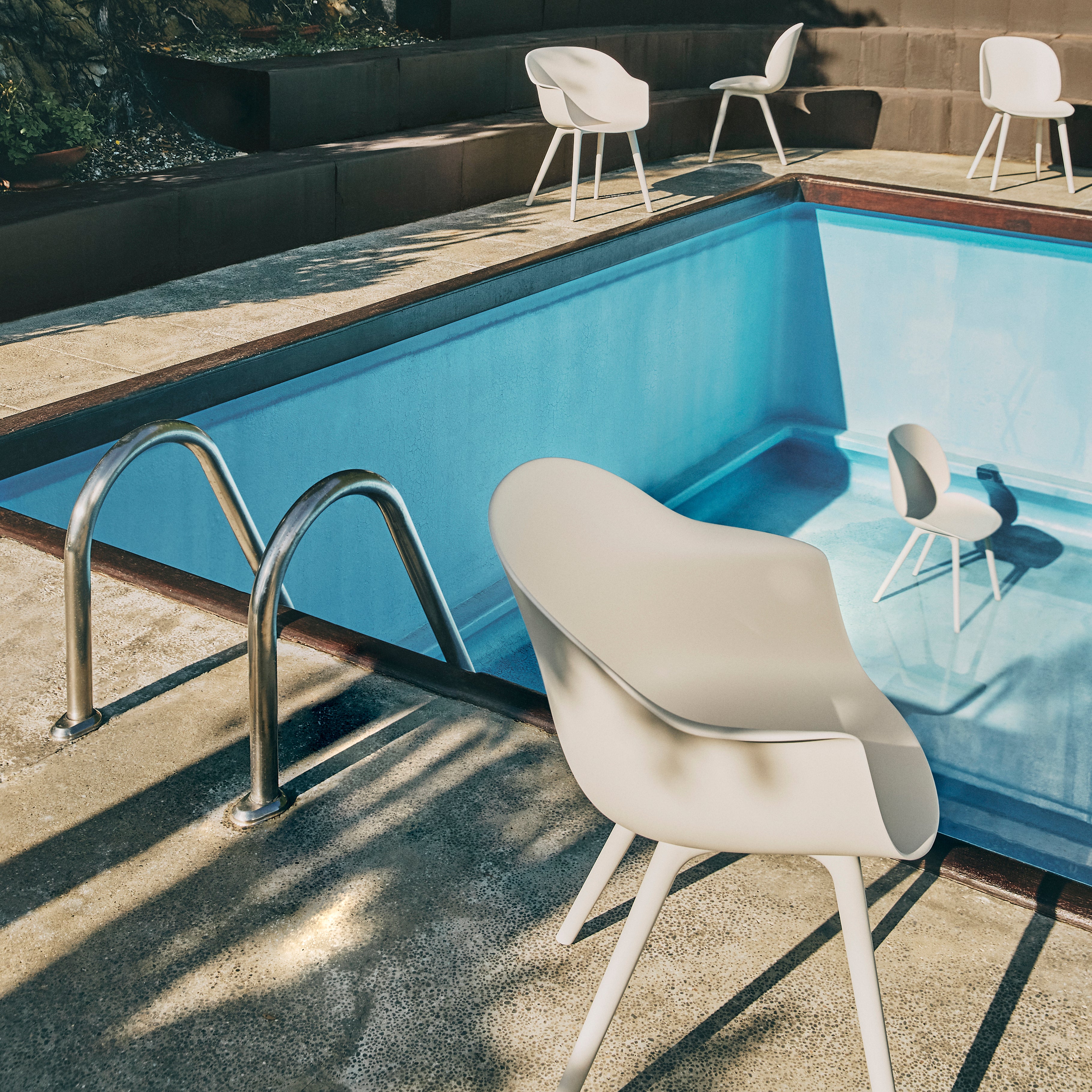 Bat Outdoor Dining Chair: Plastic Base + LS
