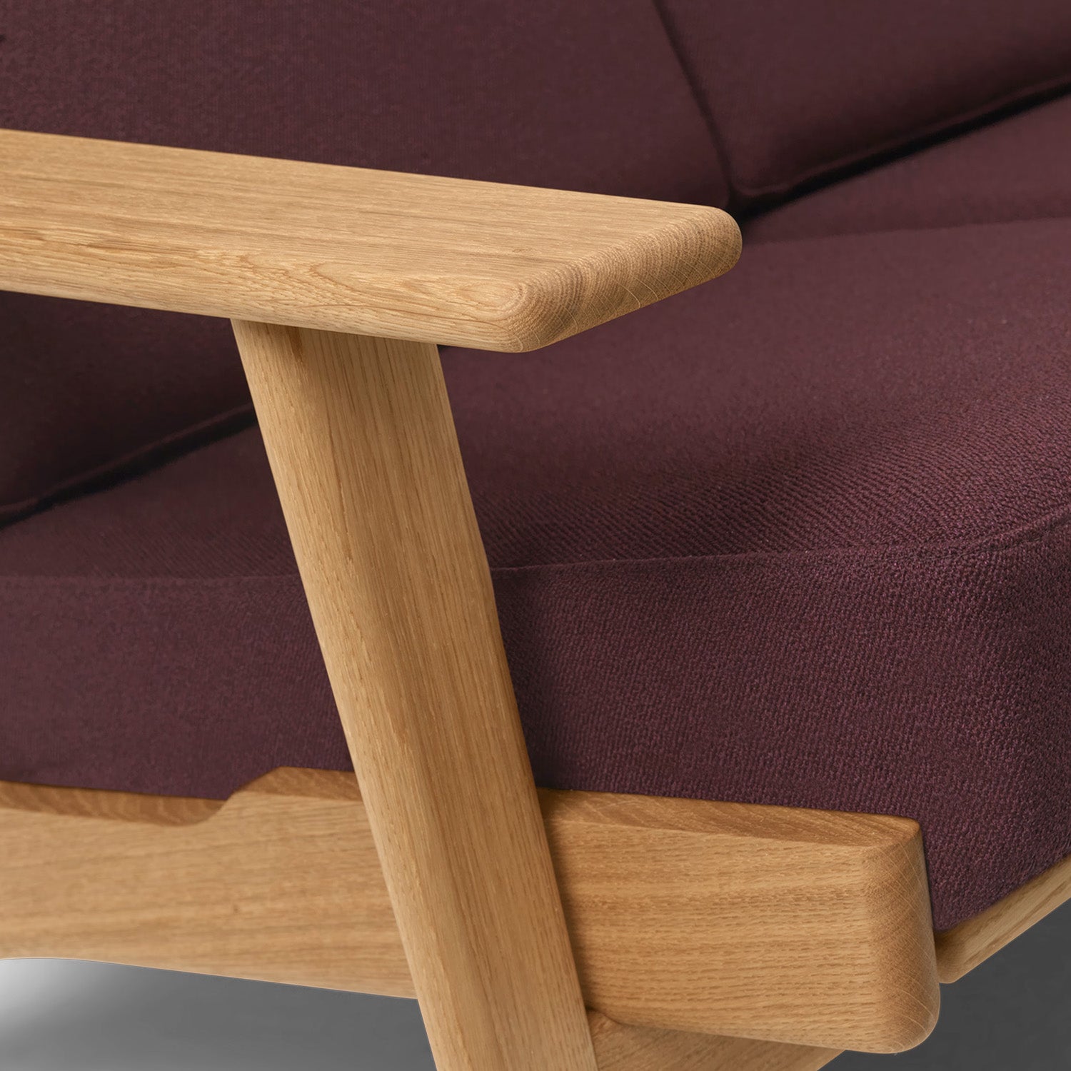 CH292 Sofa with Footstool: DI