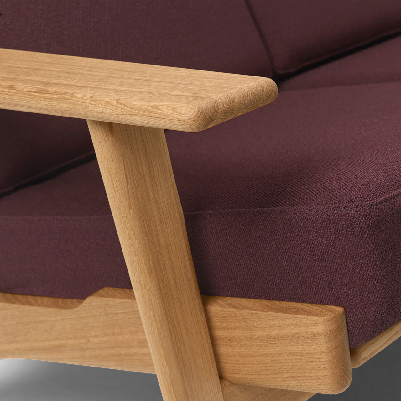 CH292 Sofa with Footstool: DI
