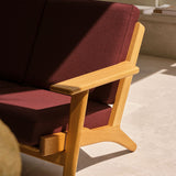 CH292 Sofa with Footstool: DI