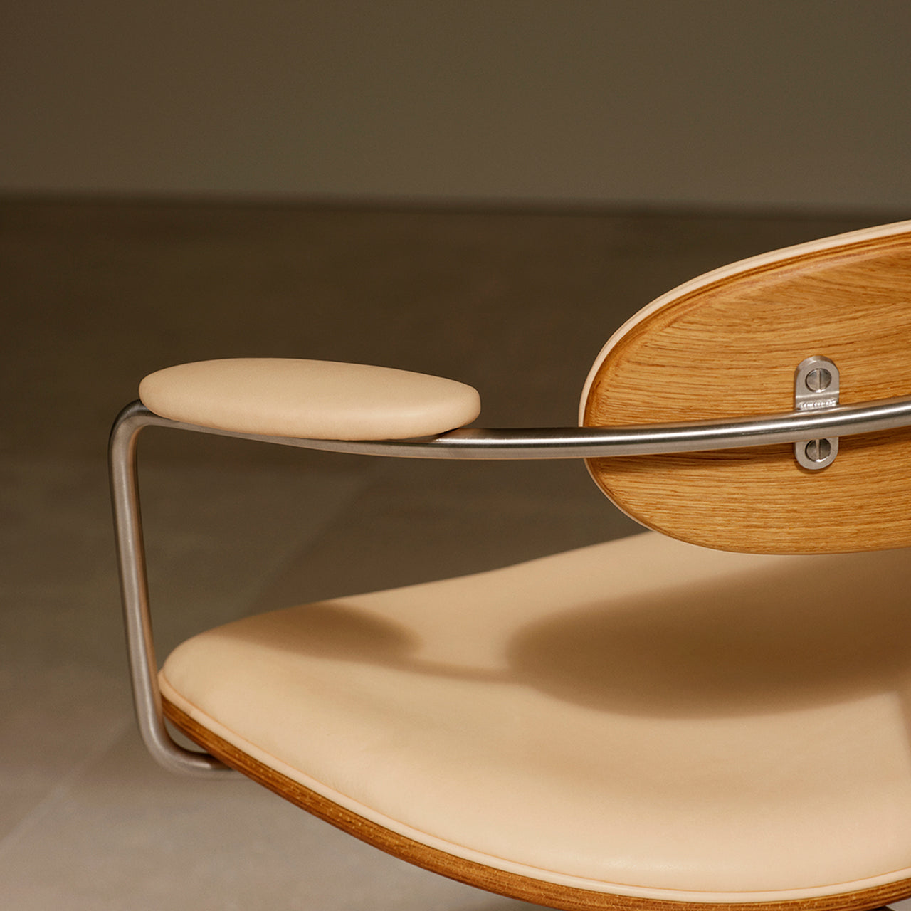 CH621 Swivel Chair: DI