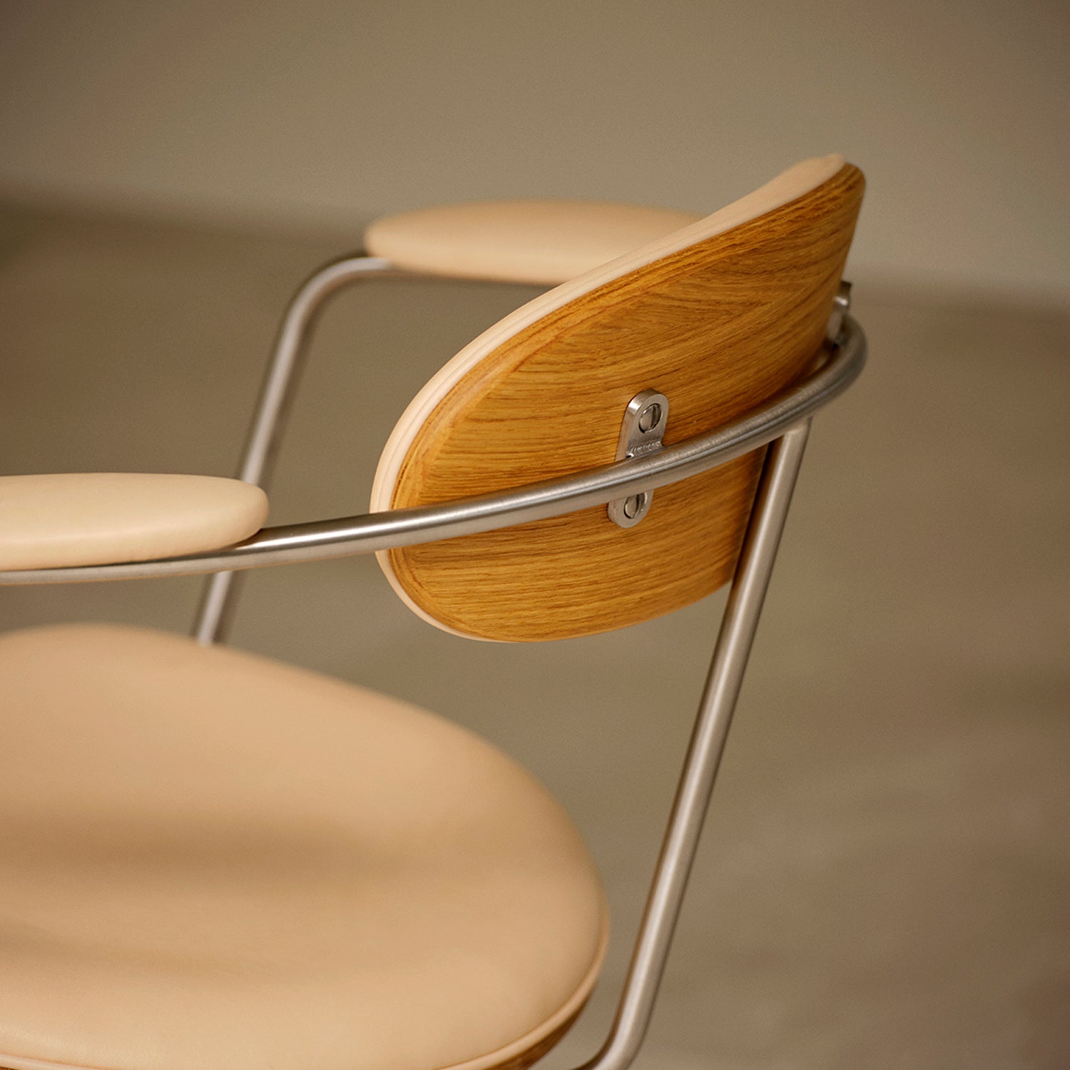 CH621 Swivel Chair: DI