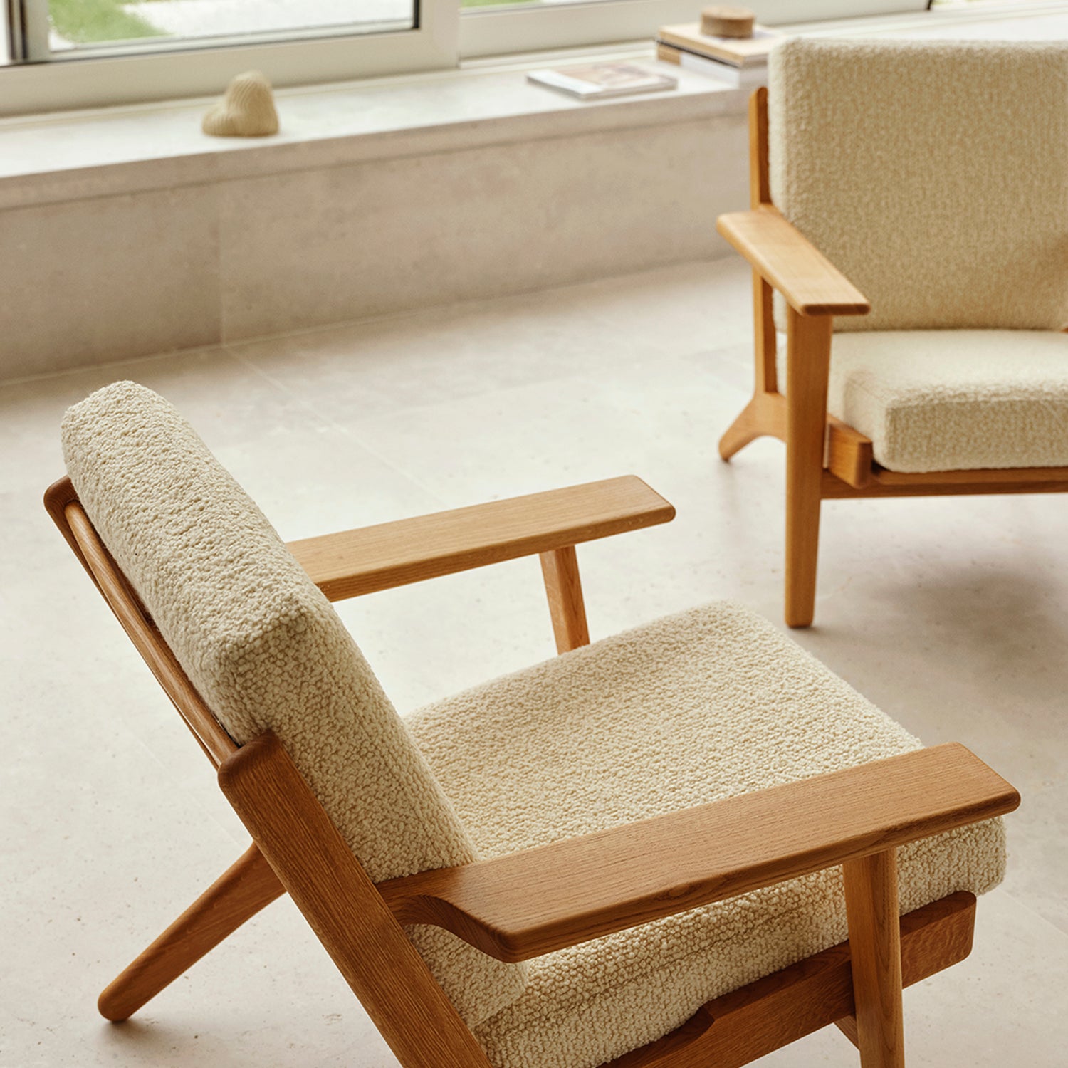 CH290 Lounge Chair