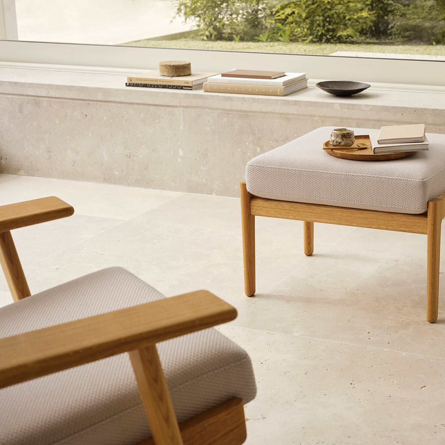 CH291 Lounge Chair
