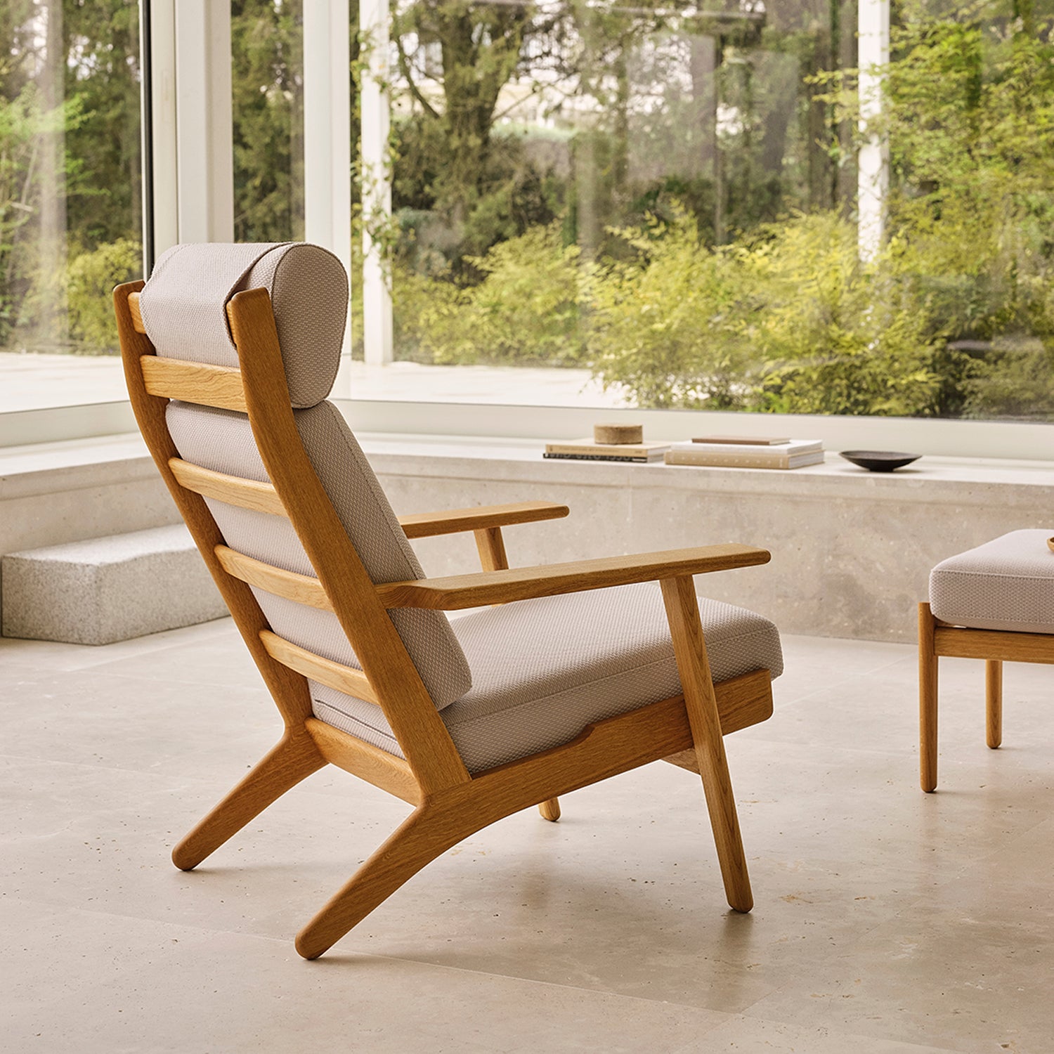 CH291 Lounge Chair