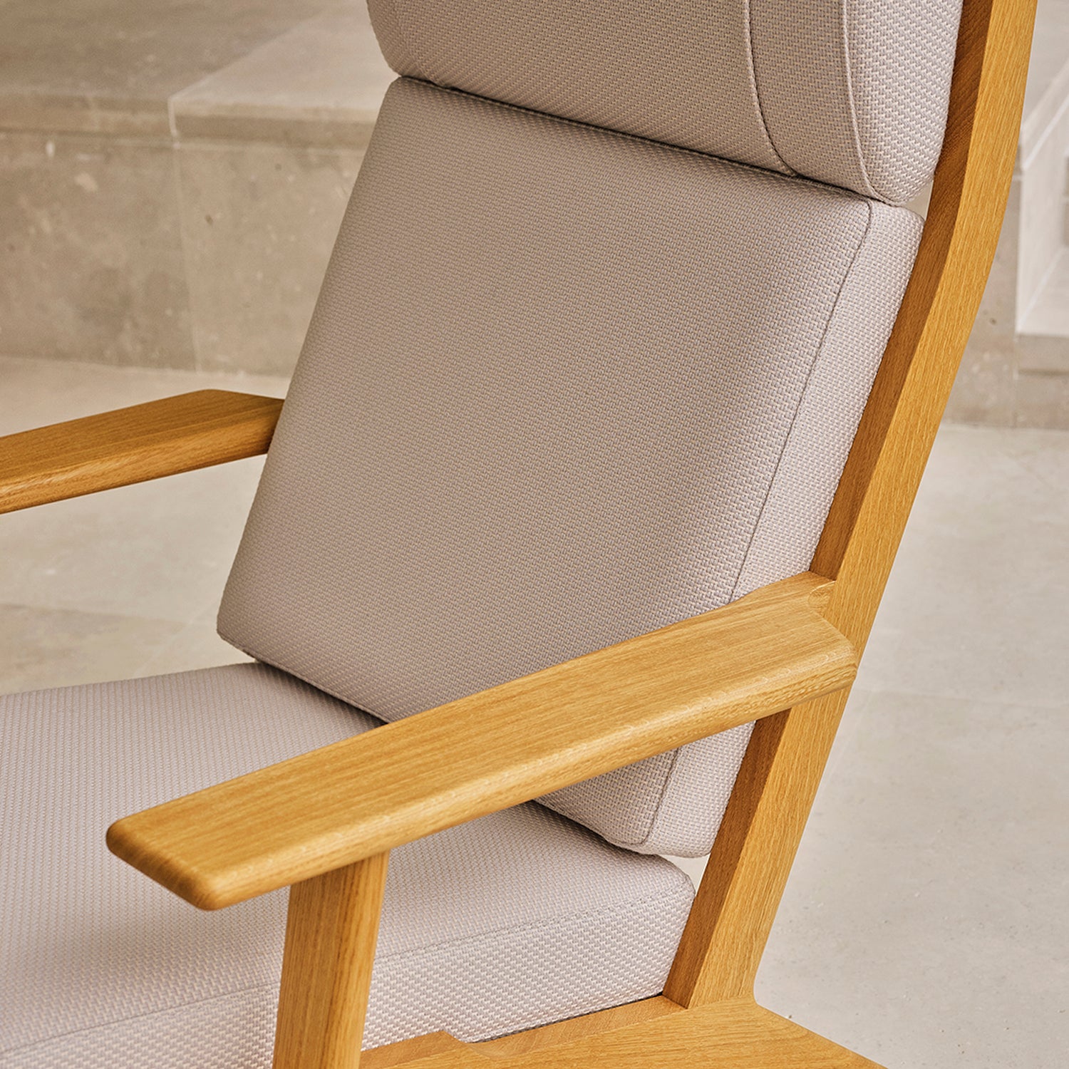 CH291 Lounge Chair