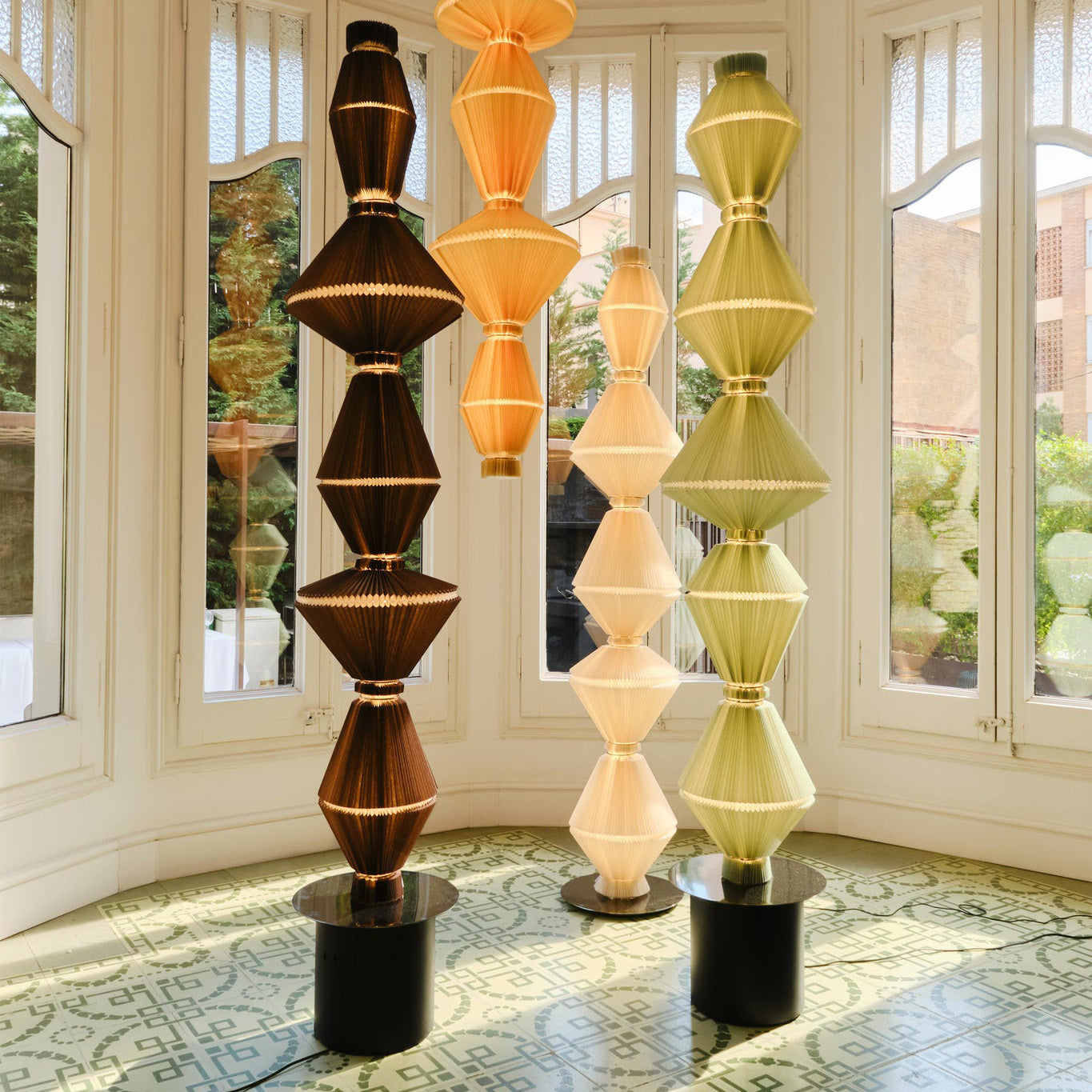 Oïphorique Floor Lamp: Kinetic