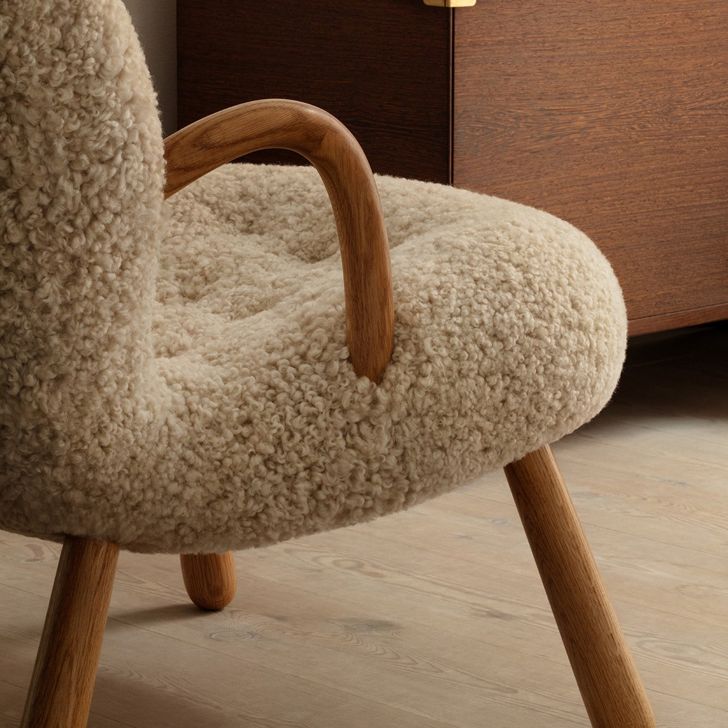 Clam Chair