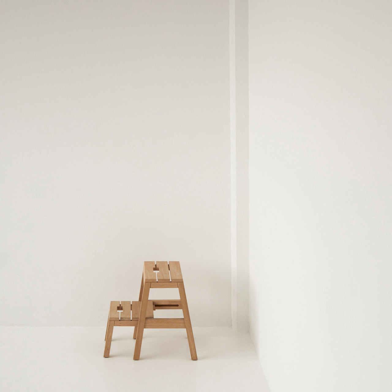 Dania Step Ladder: LS