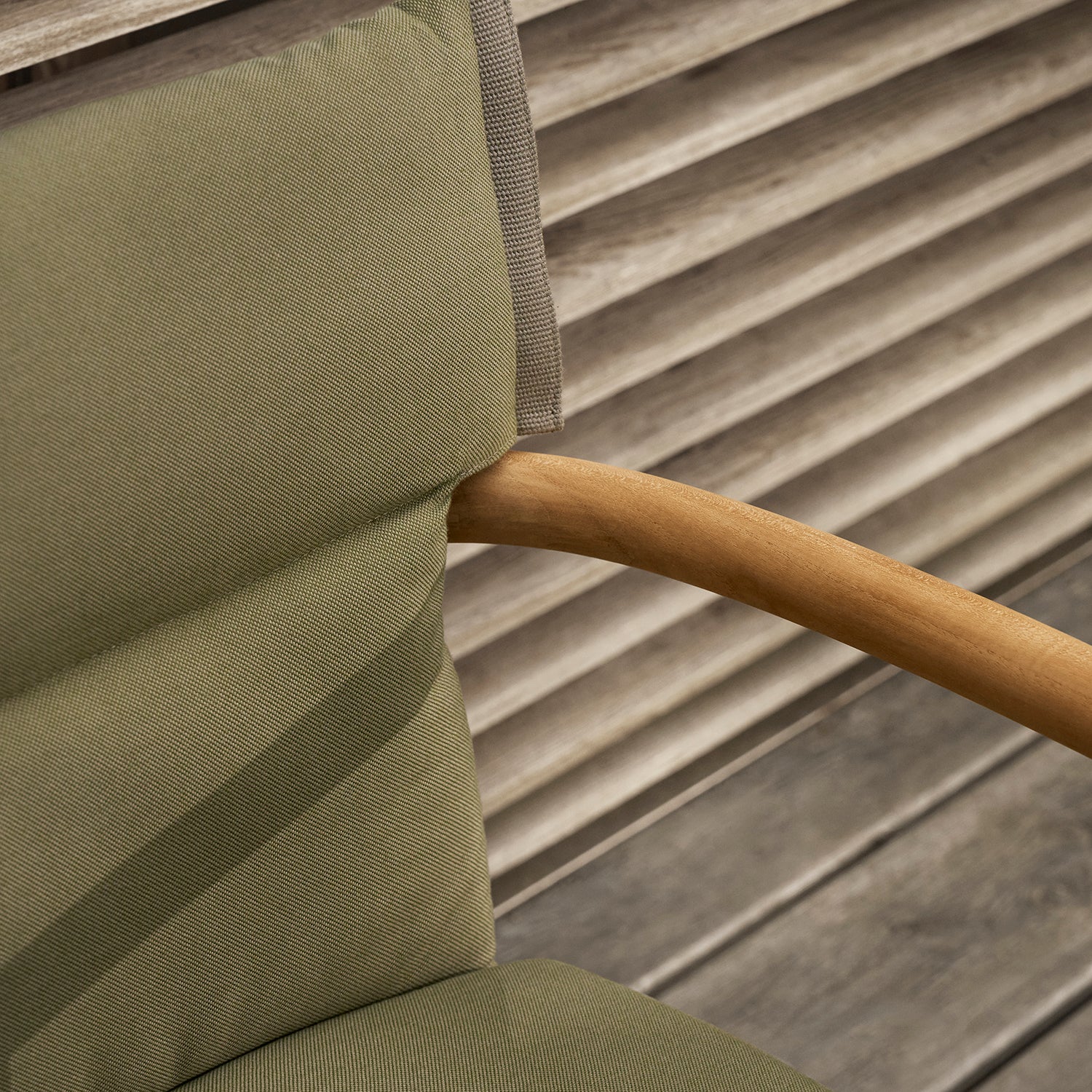 E018 Embrace Outdoor Lounge Chair with Cushion