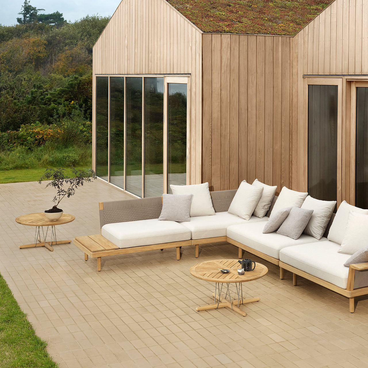 E023 Embrace Outdoor Lounge Table
