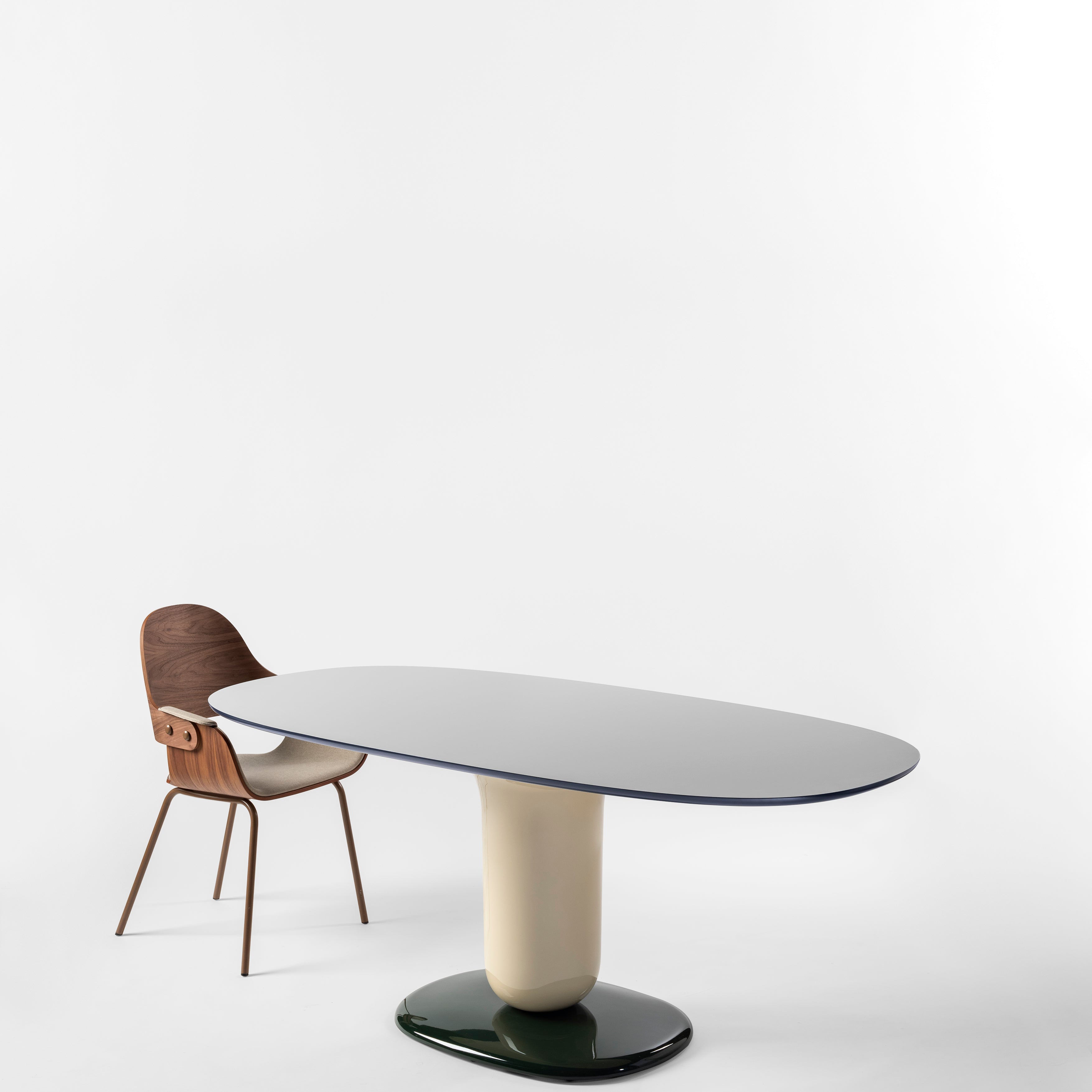 Explorer Oval Dining Table: Single Pedestal