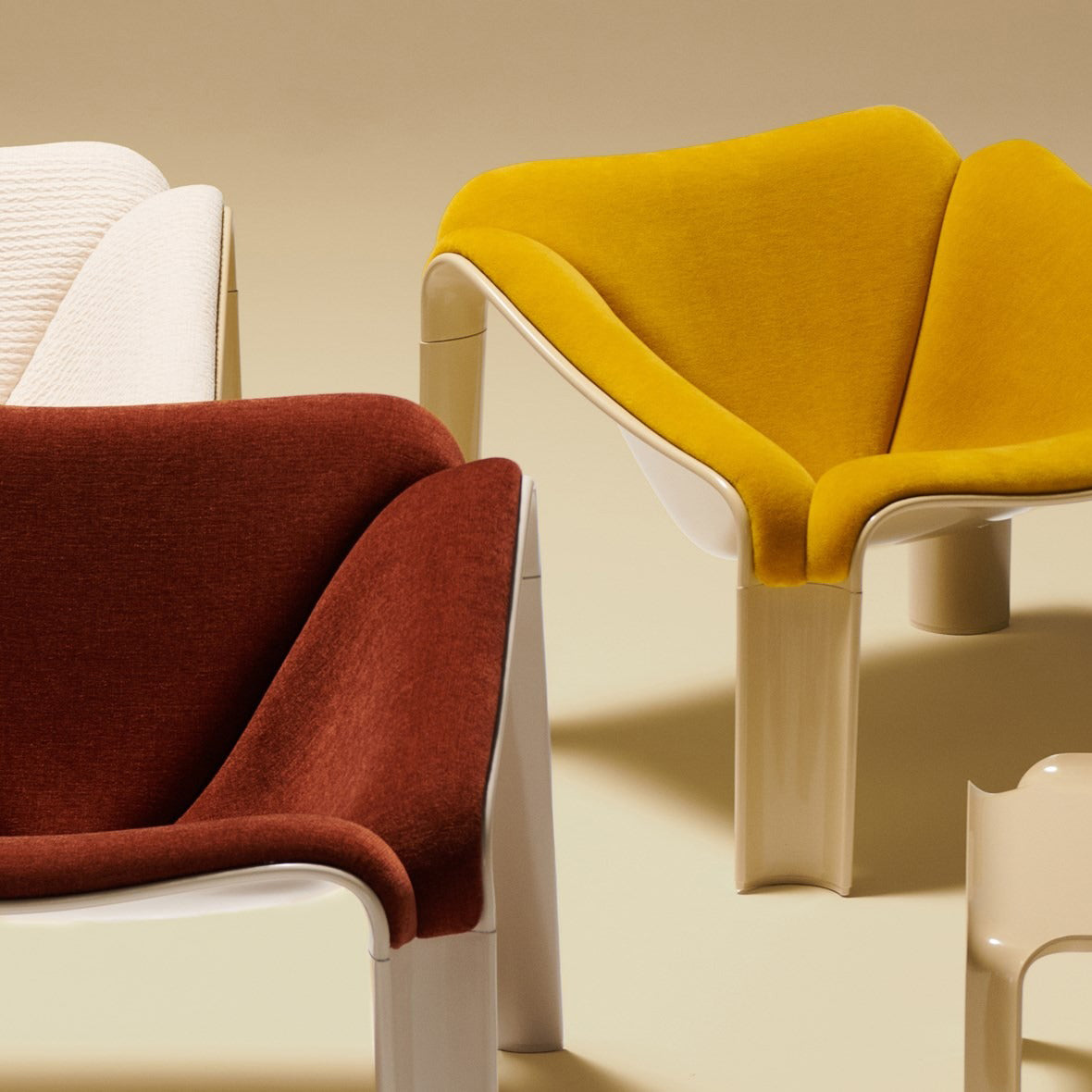 F300 Lounge Chair: DI