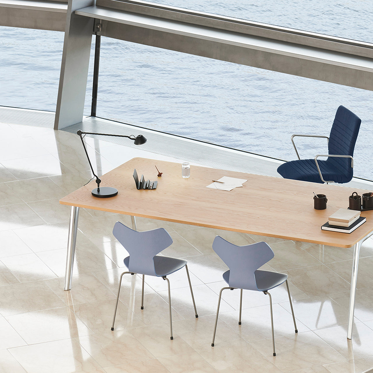 AQ01 Table Lamp: LS