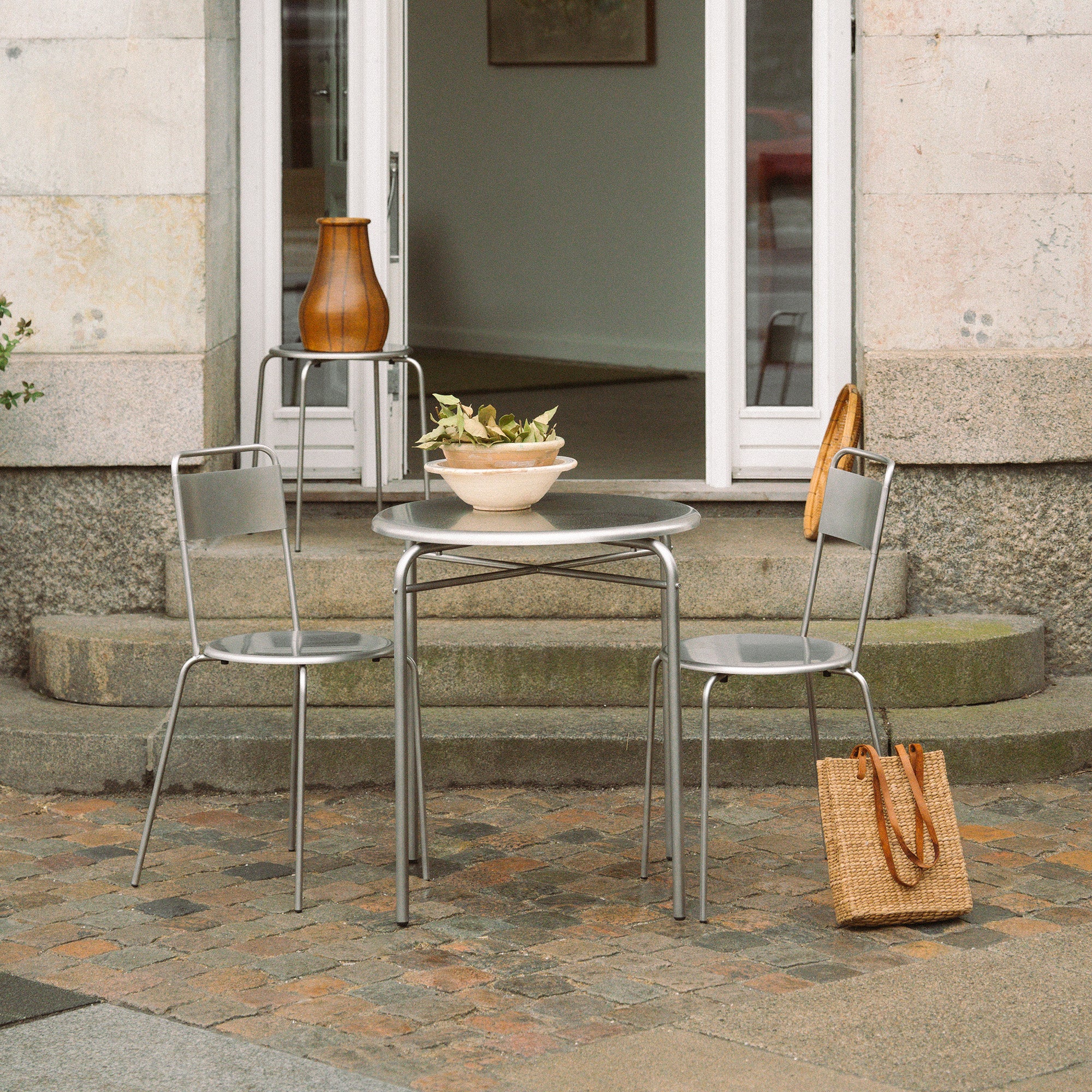 Petit Rond Table
