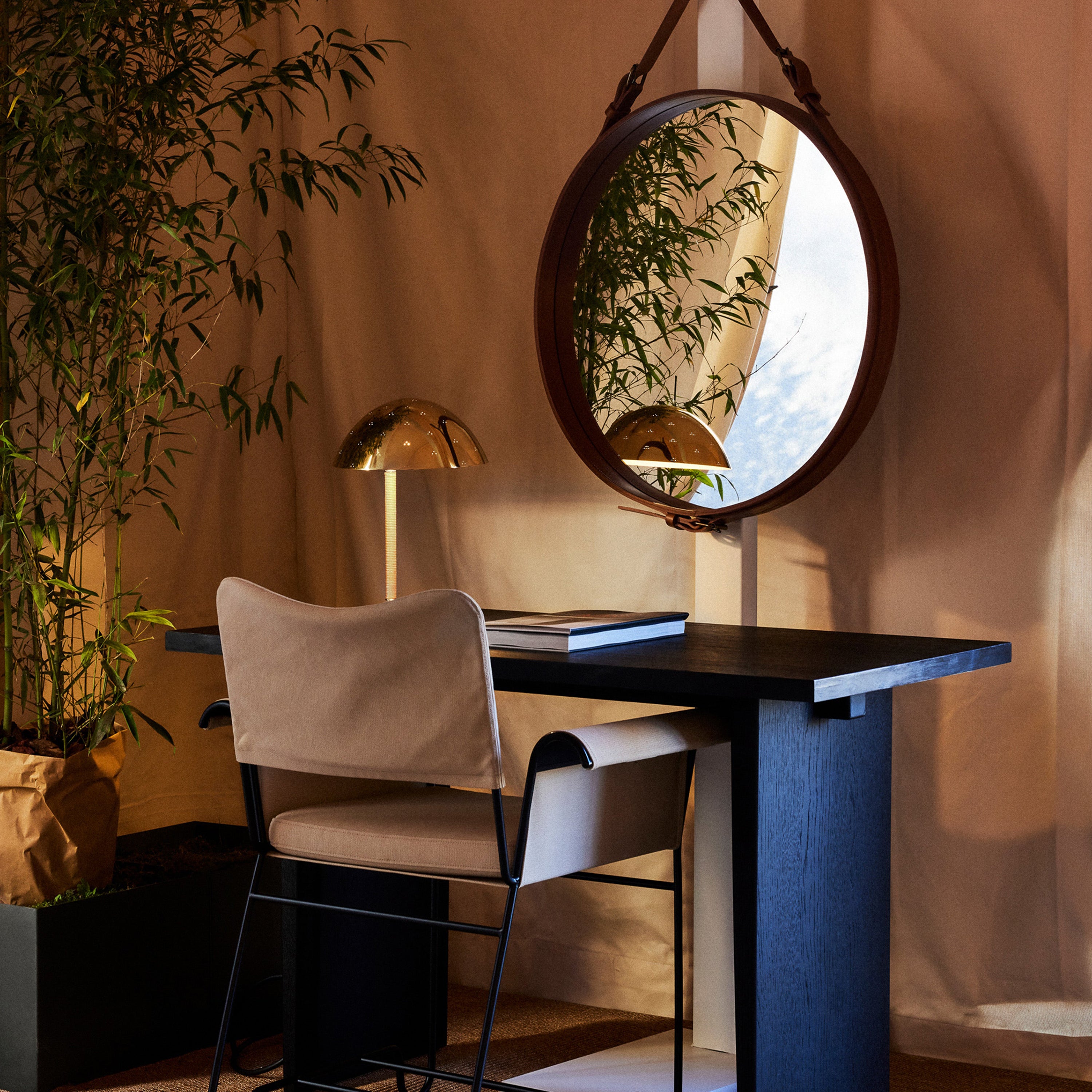 9209 Table Lamp