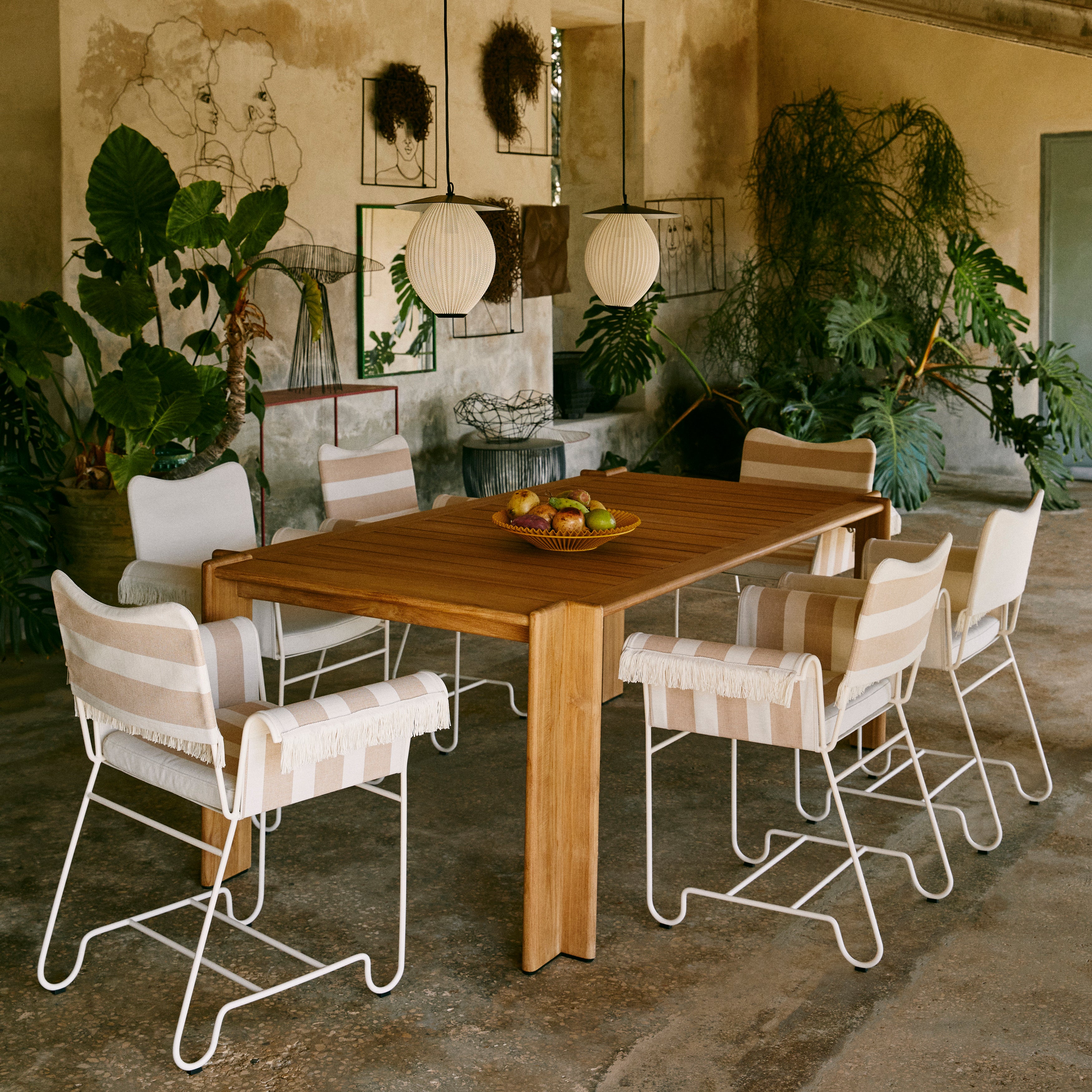 Atmosfera Dining Table: Outdoor