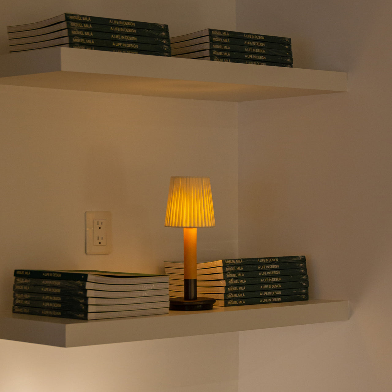 Básica Mínima Batería Portable Table Lamp