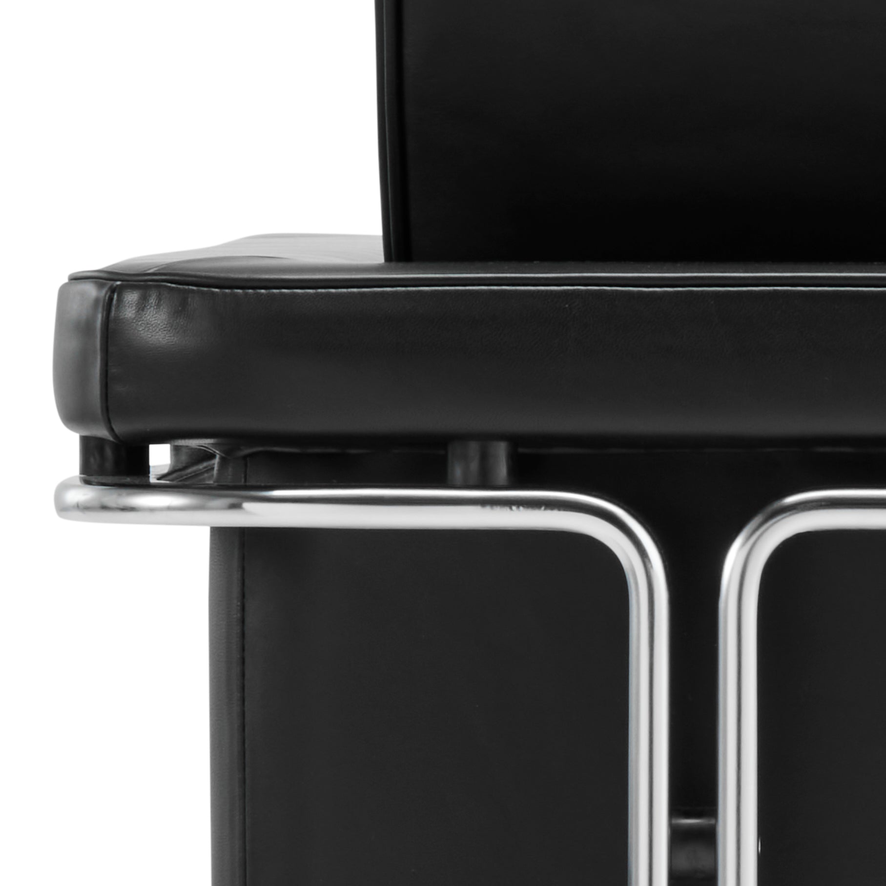 HB 6911 Easy Chair