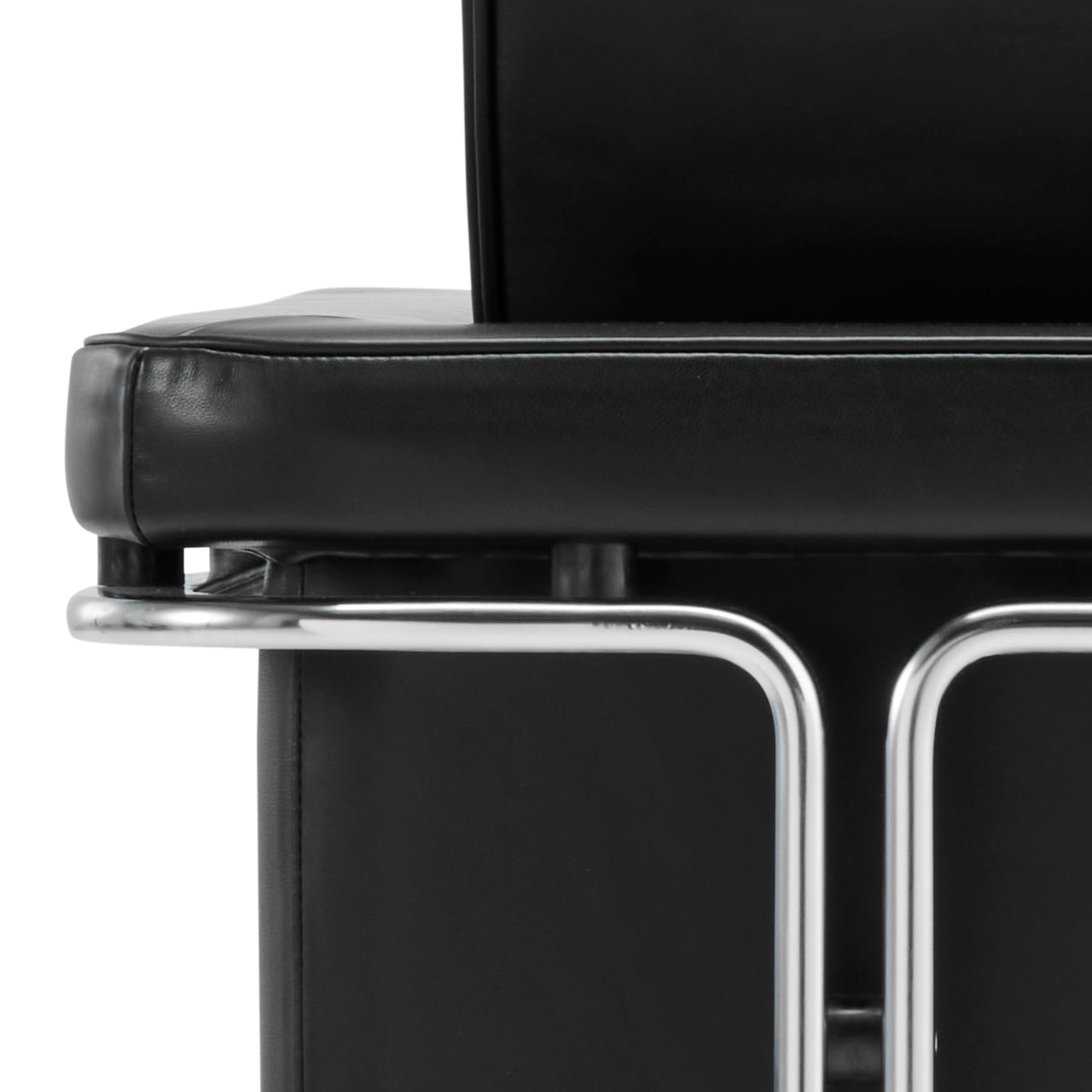HB 6911 Easy Chair