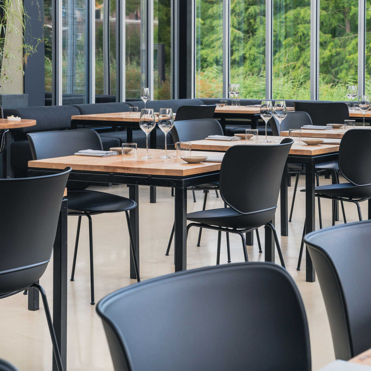Hana Stacking Chair: LS
