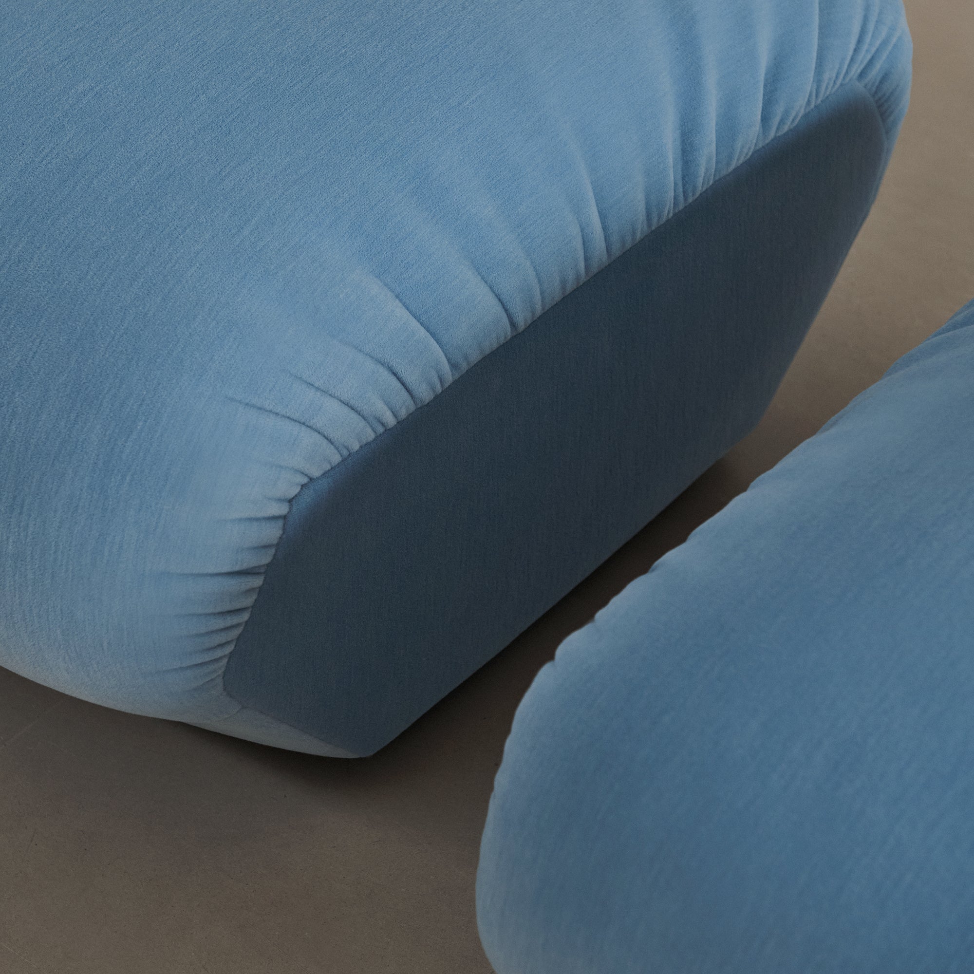 Hi Lo Pouf: AV56 + DI