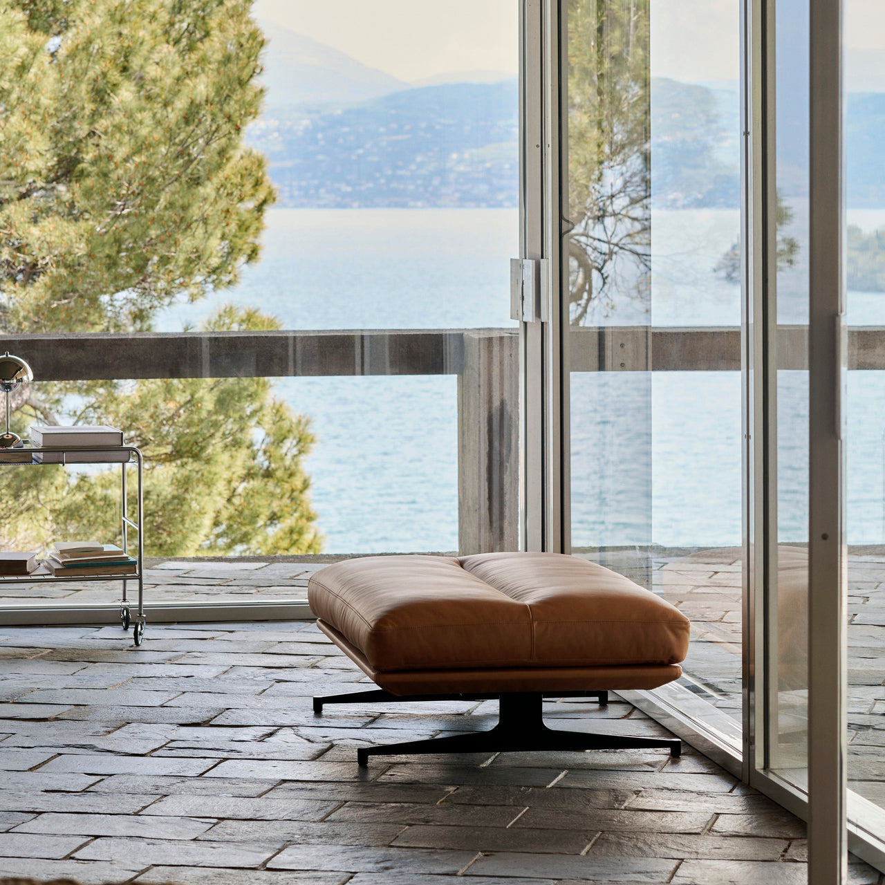 Inland Pouf: AV32 + LS