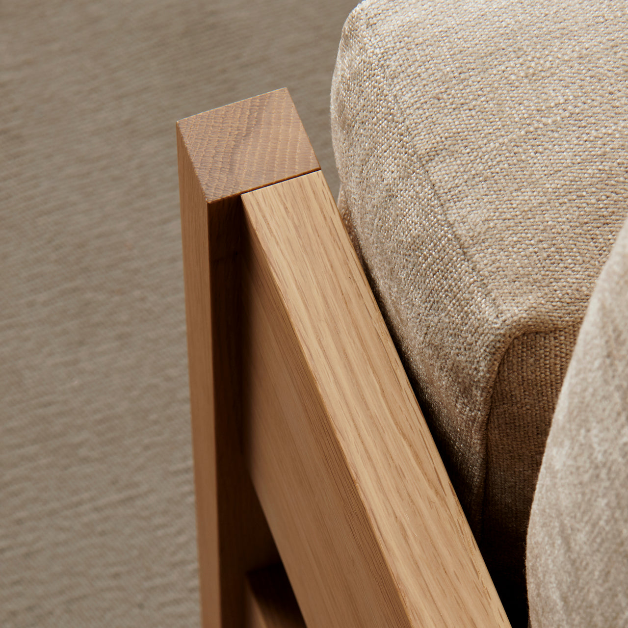 Kinuta Sofa: 2.5 Seater A-S01 + DI