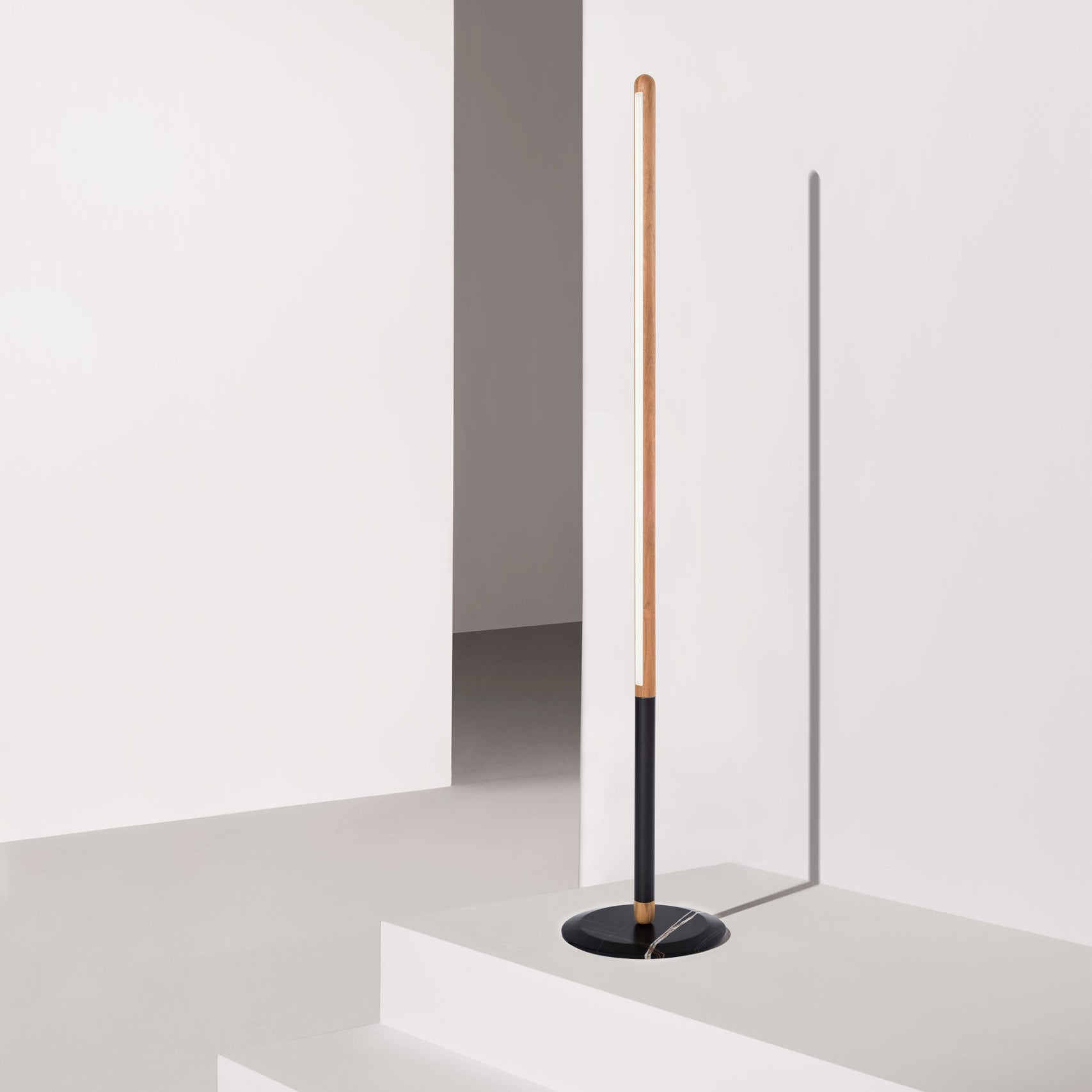 Linea Floor Lamp