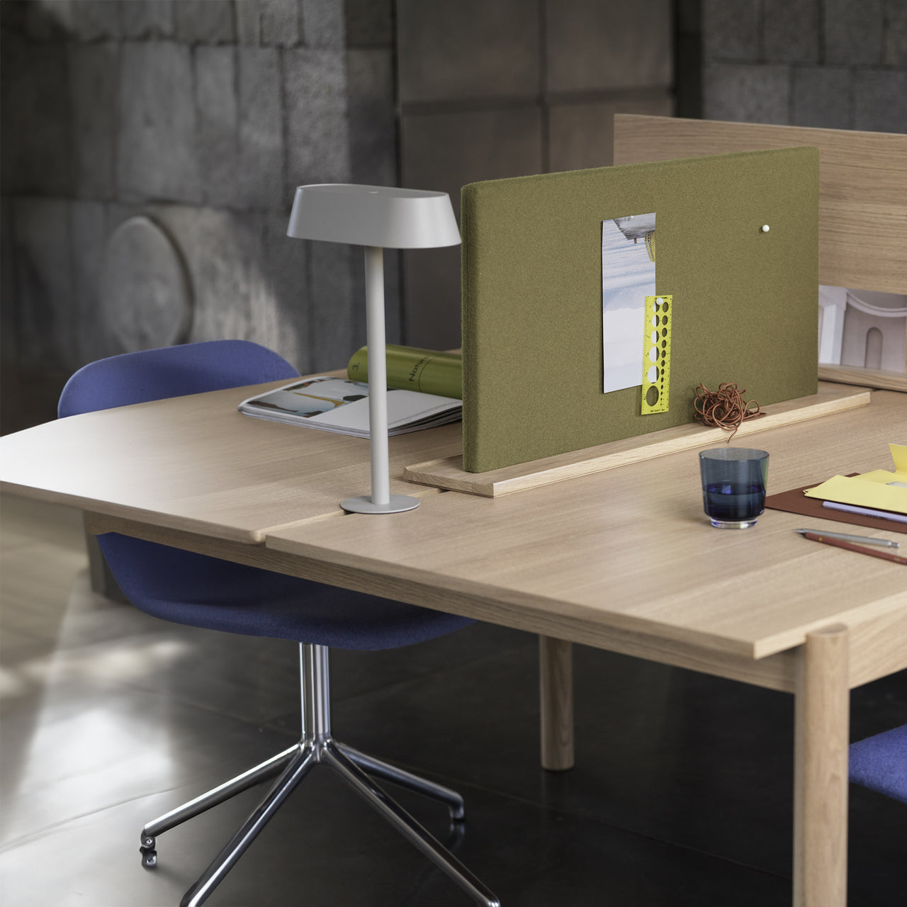 Linear Table Lamp: LS