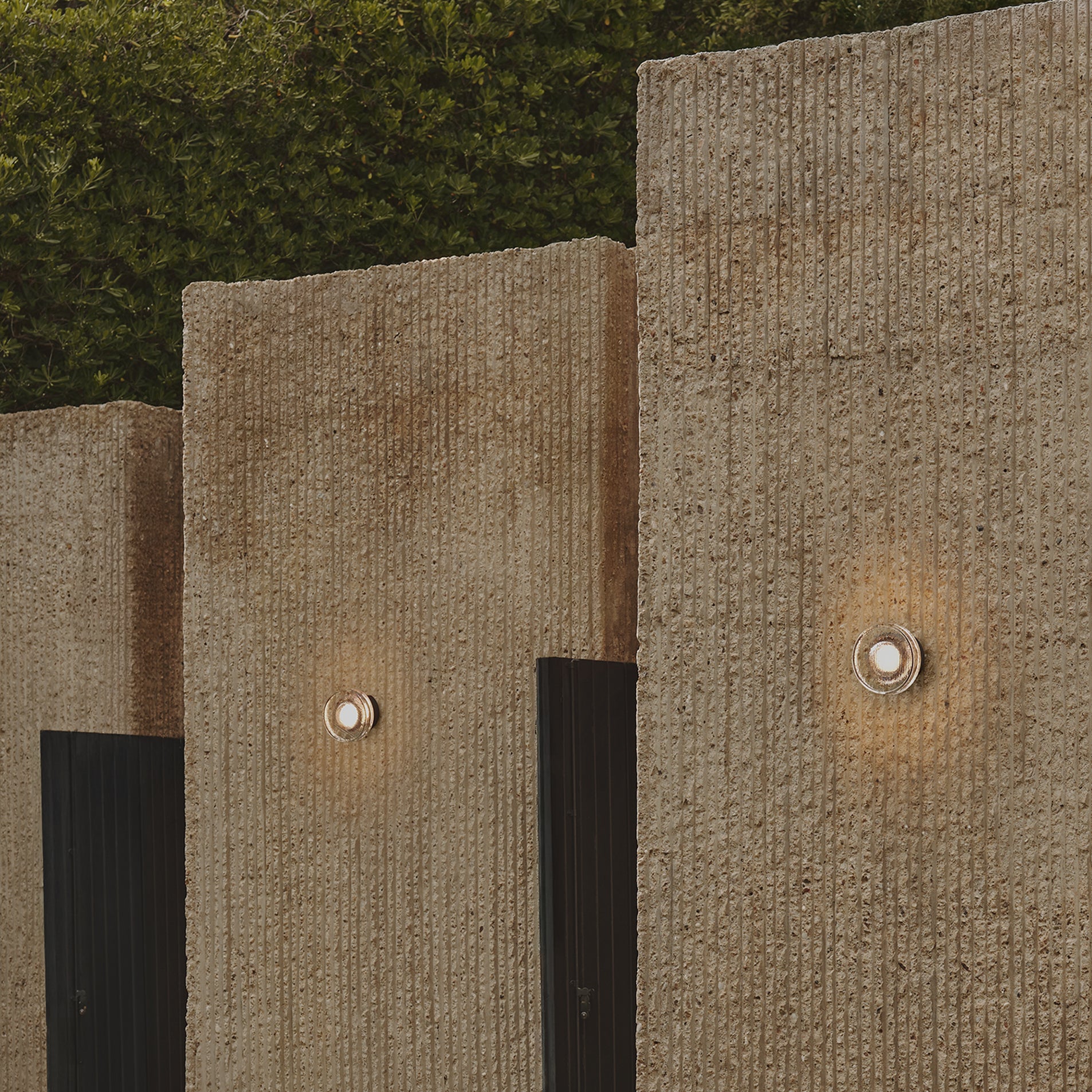 Roc Wall Lamp: Outdoor